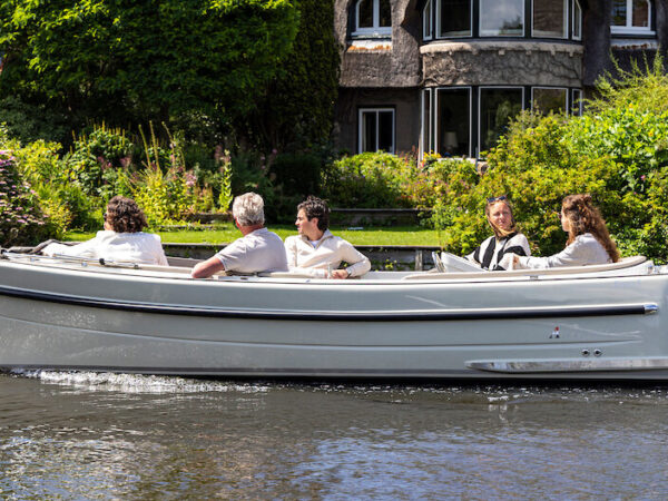 Antaris Fifty5, boot varend op kanaal