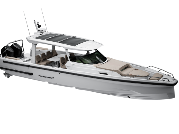Axopar 38 Sun Top, witte motorboot op wit vlak