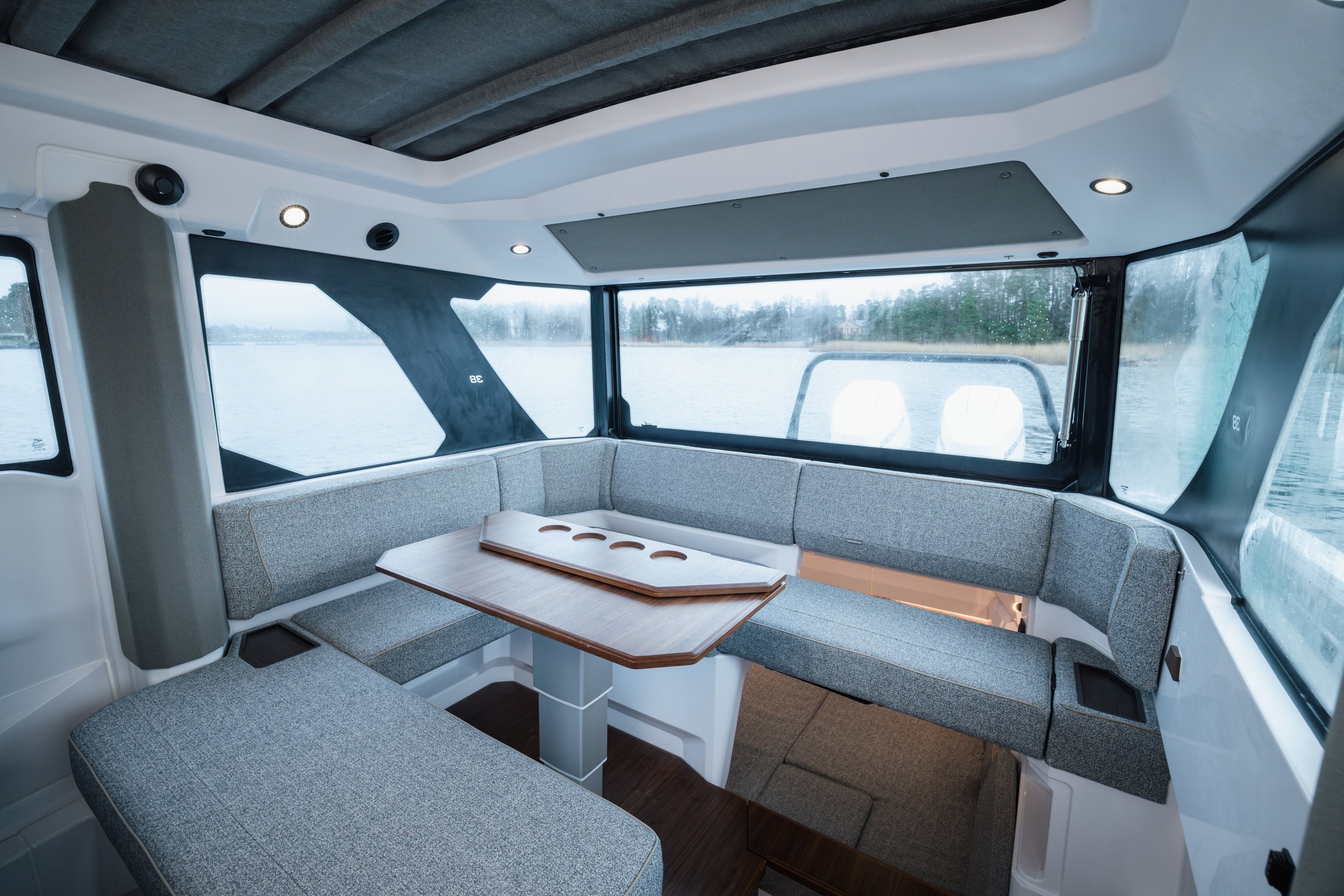 Axopar 38 XC Cross Cabin