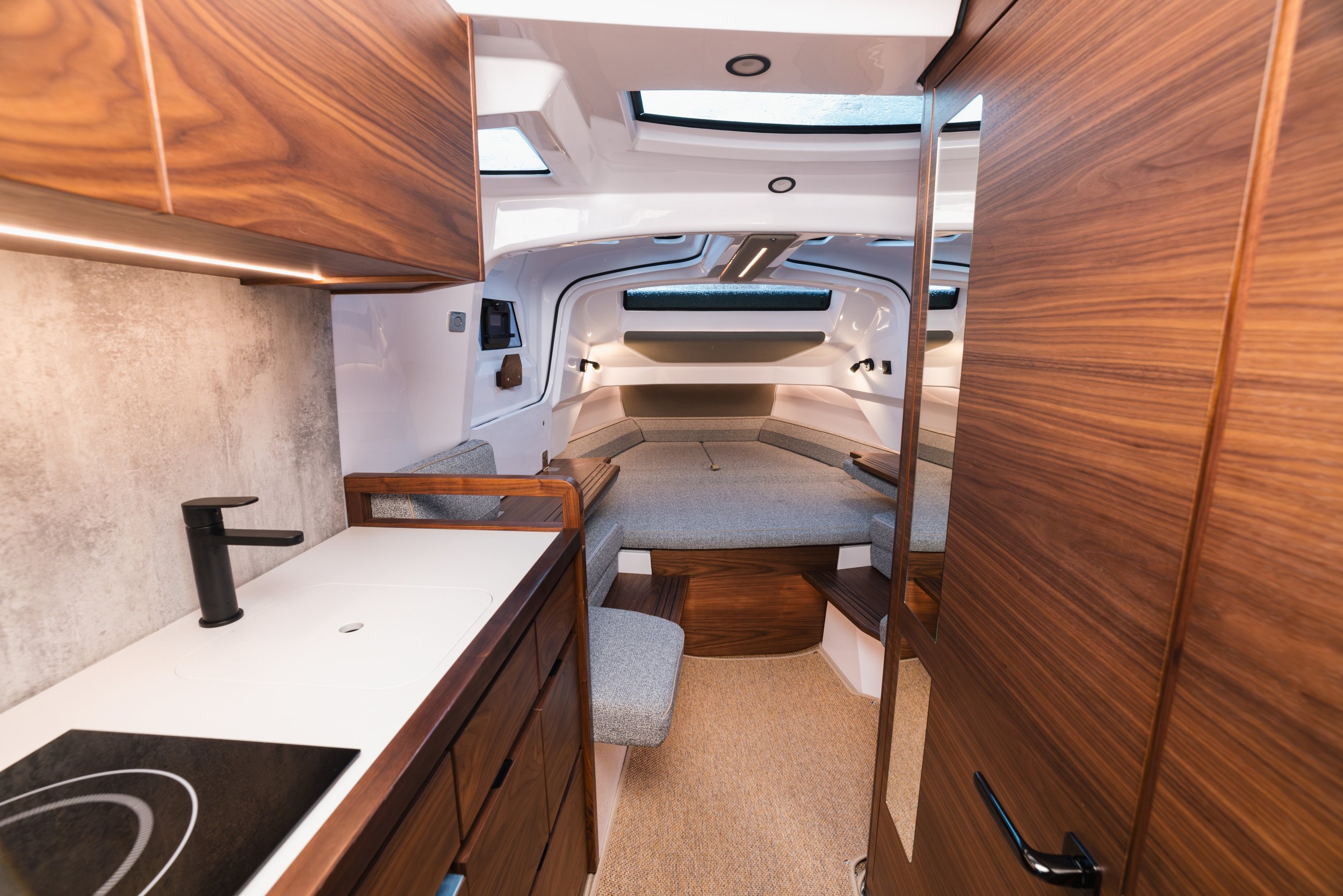 Axopar 38 XC Cross Cabin