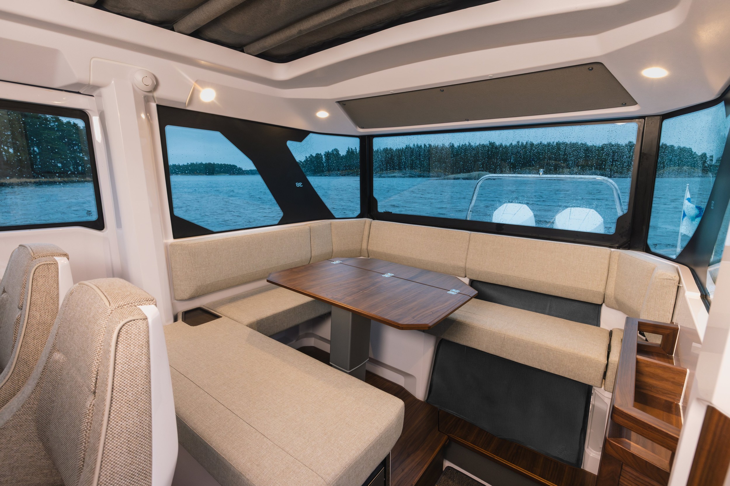 Axopar 38 XC Cross Cabin