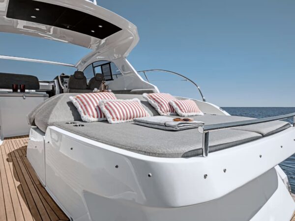 Azimut Atlantis 45, zonnedek