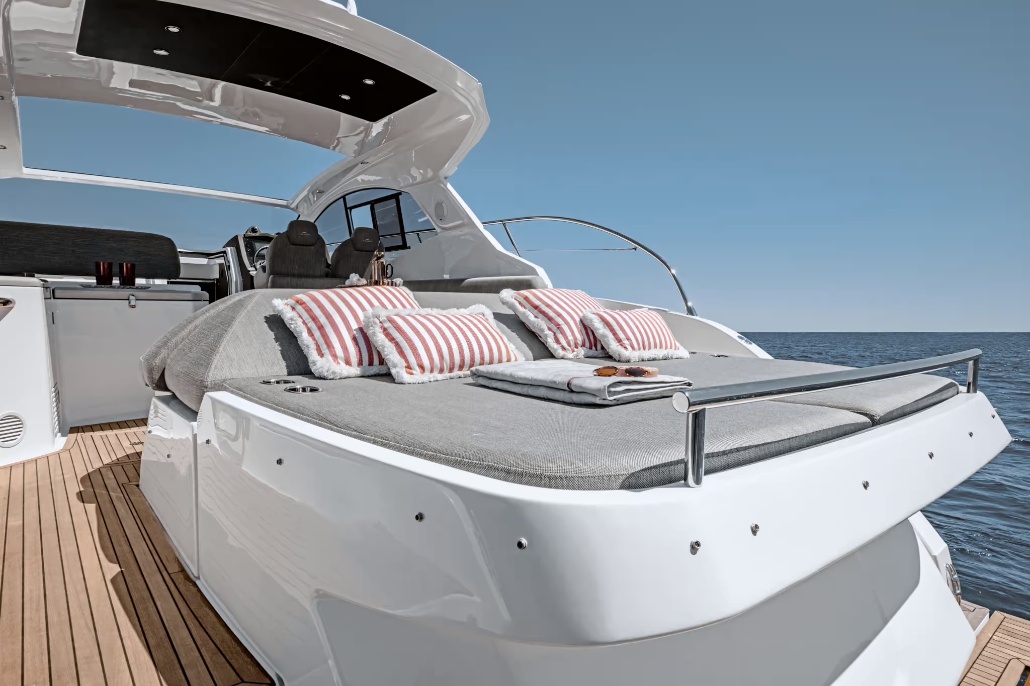 Azimut Atlantis 45, zonnedek
