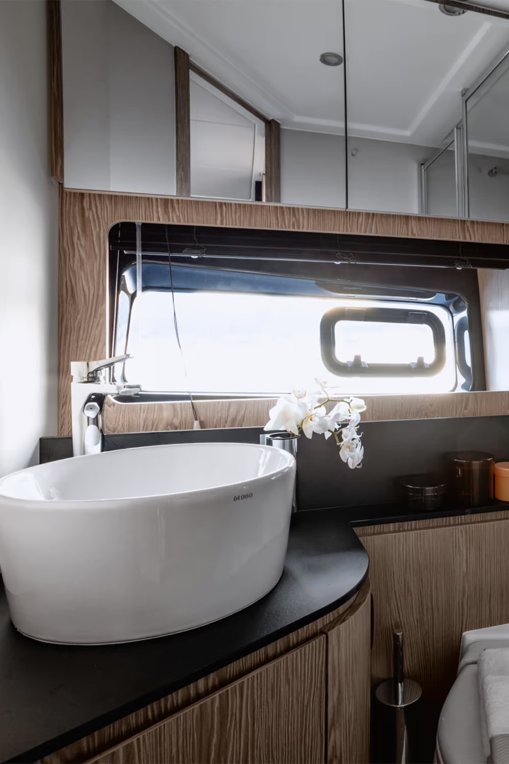 Azimut Atlantis 45, badkamer