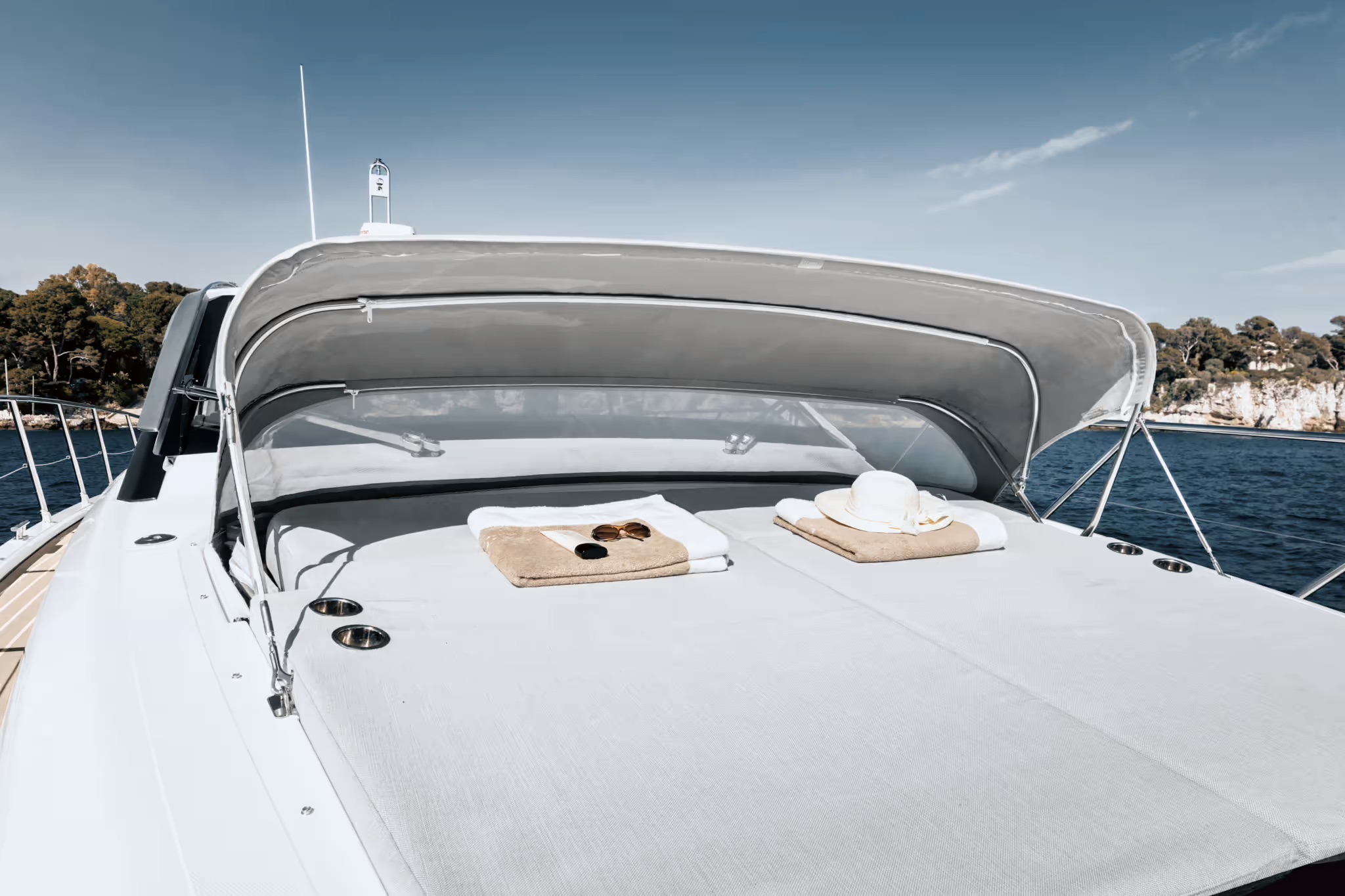 Azimut Atlantis 51, zonnedek