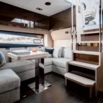 Azimut Atlantis 51, eethoek