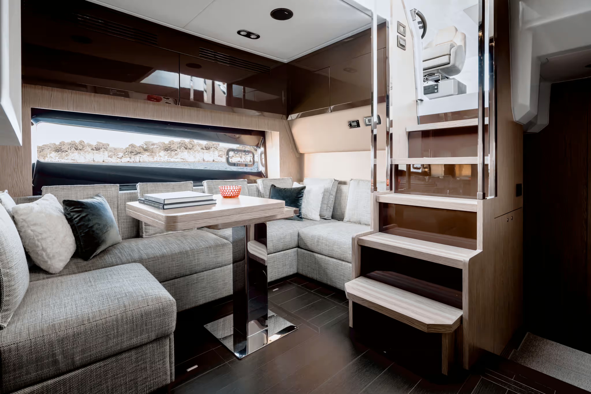 Azimut Atlantis 51, eethoek
