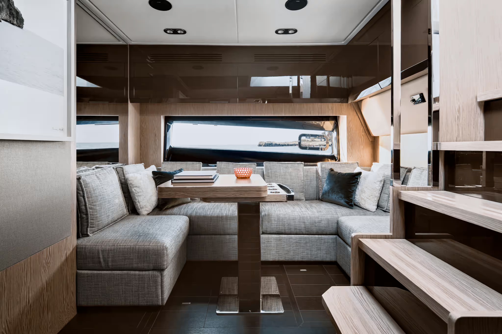 Azimut Atlantis 51, eethoek