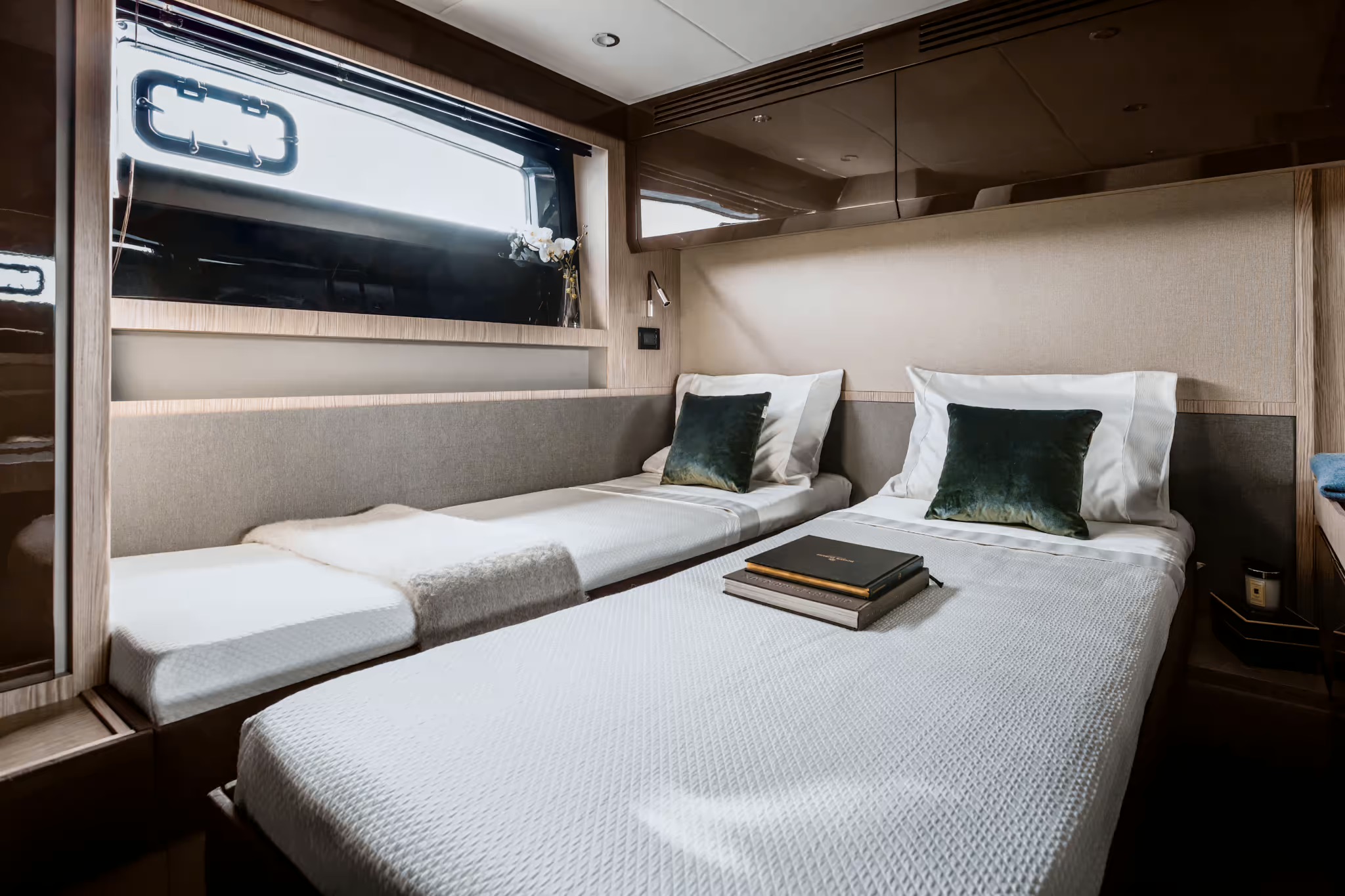 Azimut Atlantis 51, vip hut