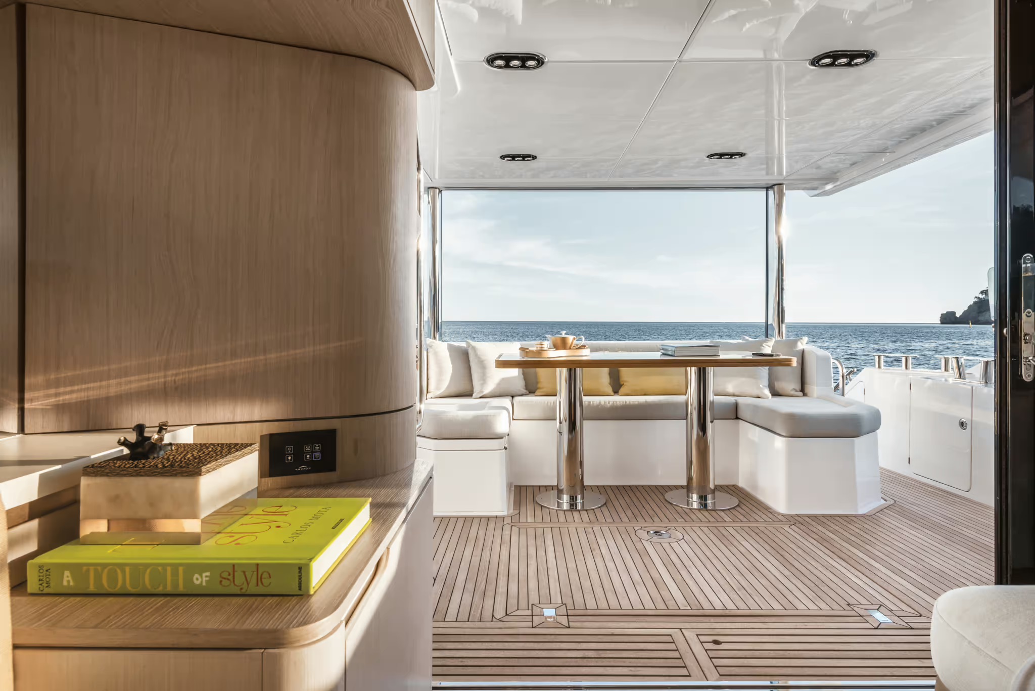Azimut Fly 60, cockpit