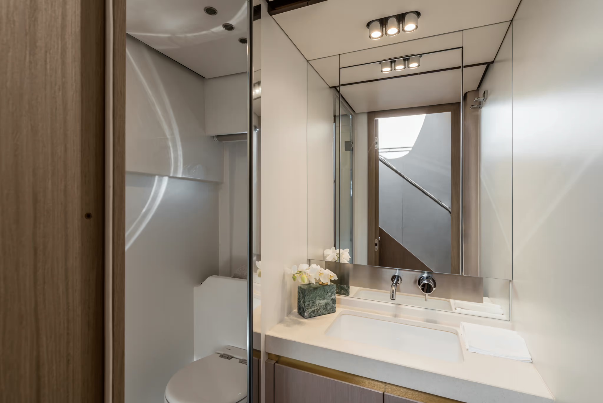 Azimut Fly 60, badkamer