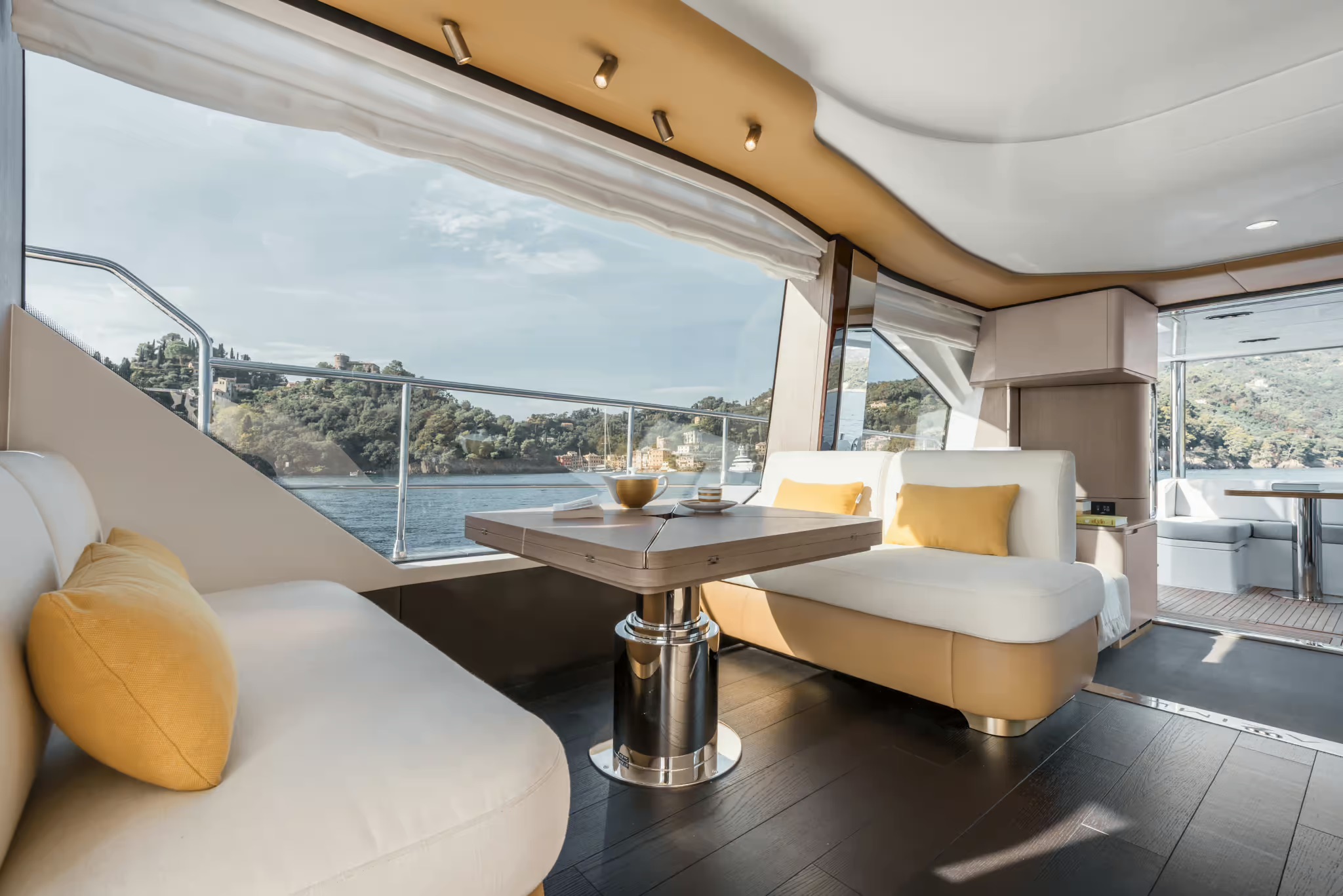 Azimut Fly 60, eethoek