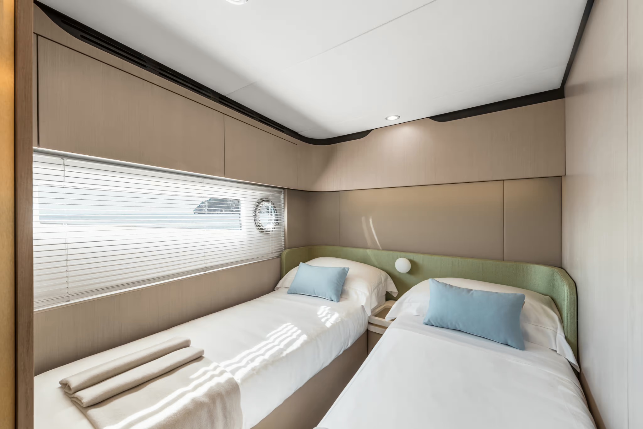 Azimut Fly 60, gastenhut