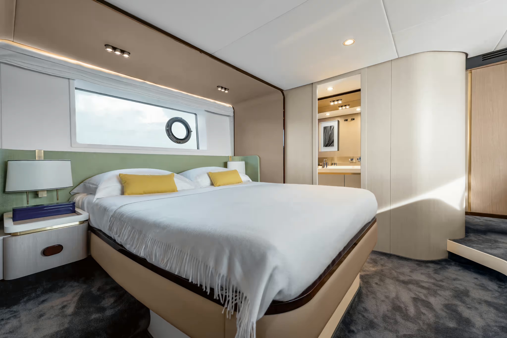 Azimut Fly 60, hoofdhut