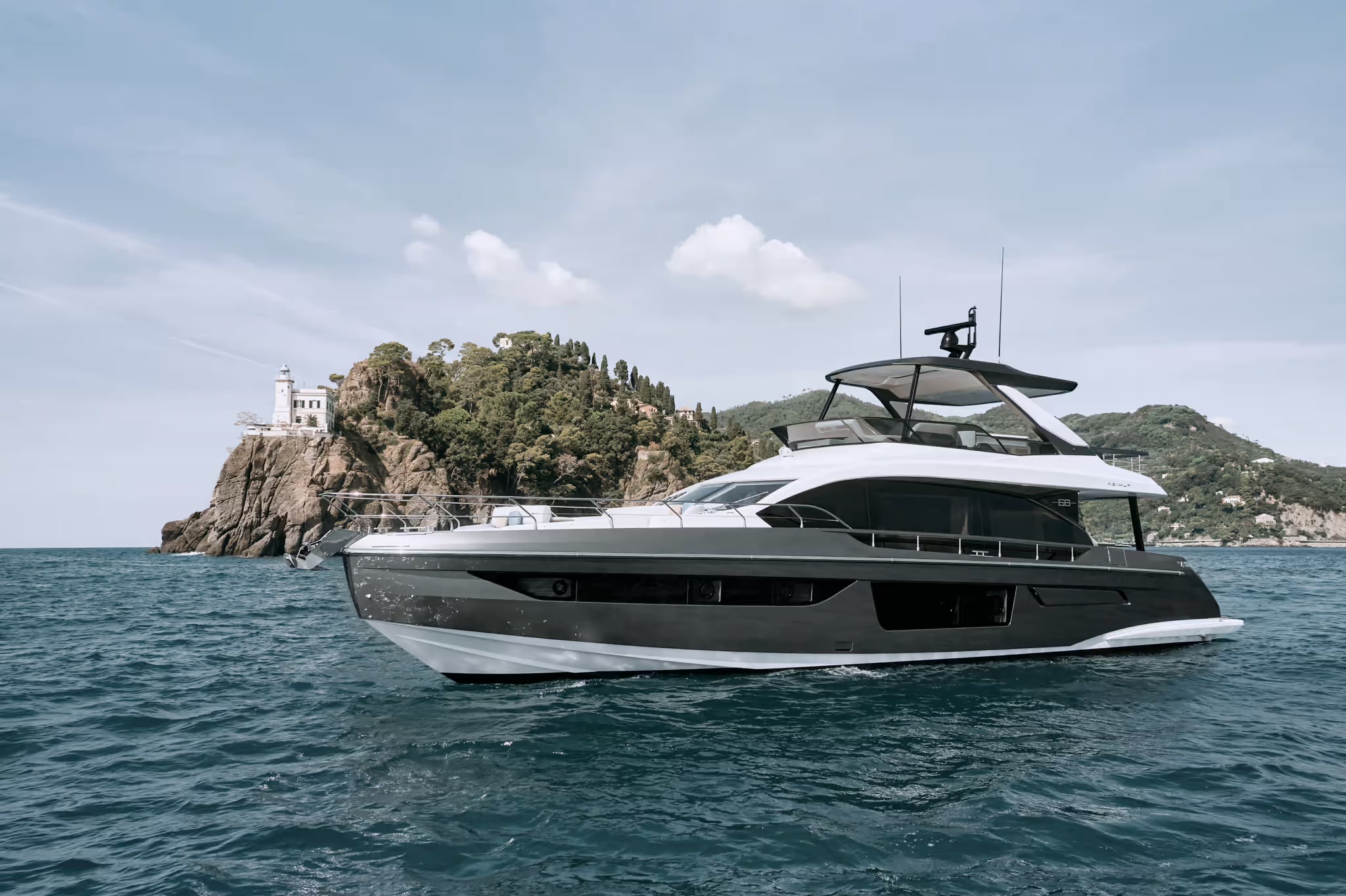 Azimut Fly 68, boot van buiten