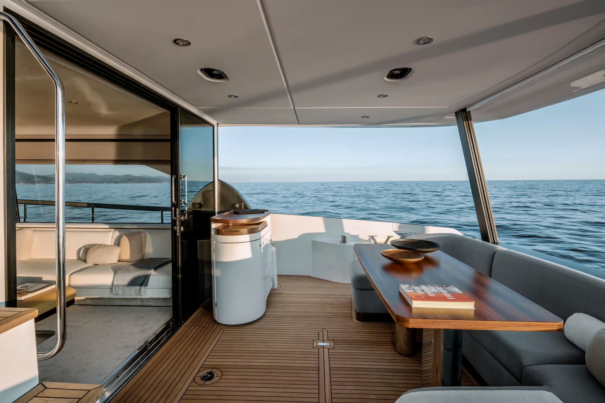 Azimut Fly 68, cockpit