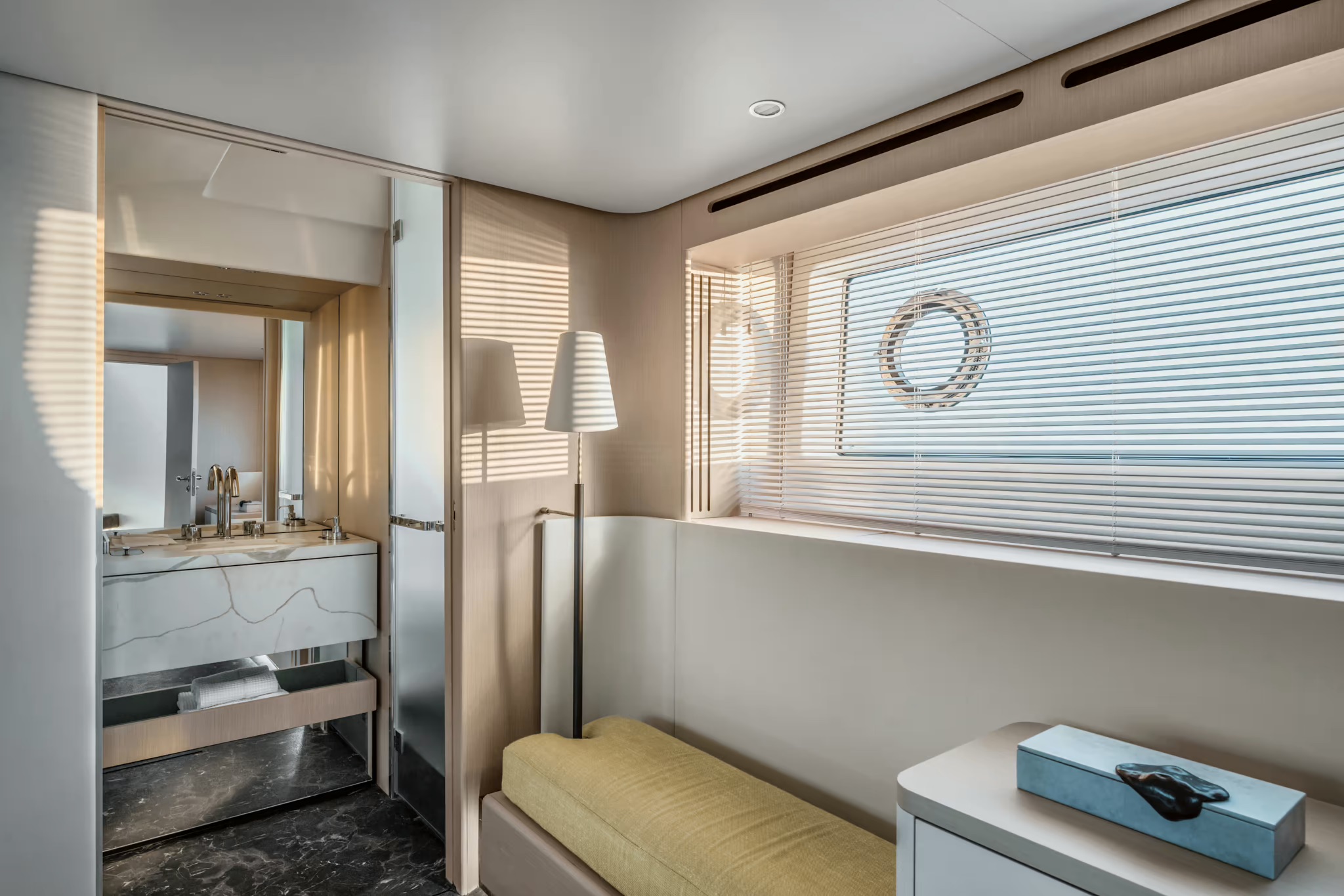 Azimut Fly 68, hoofdhut