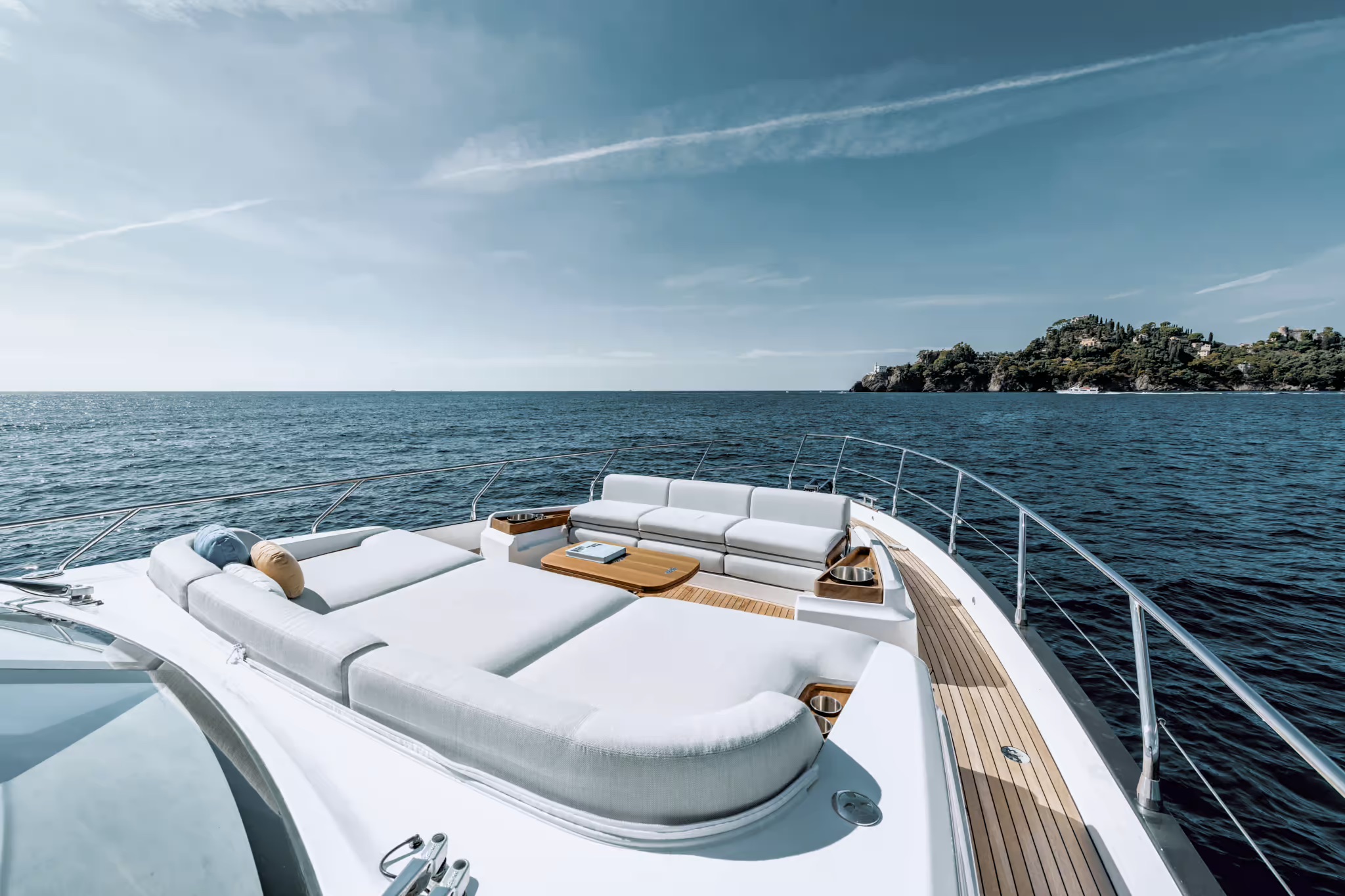 Azimut Fly 68, lounge