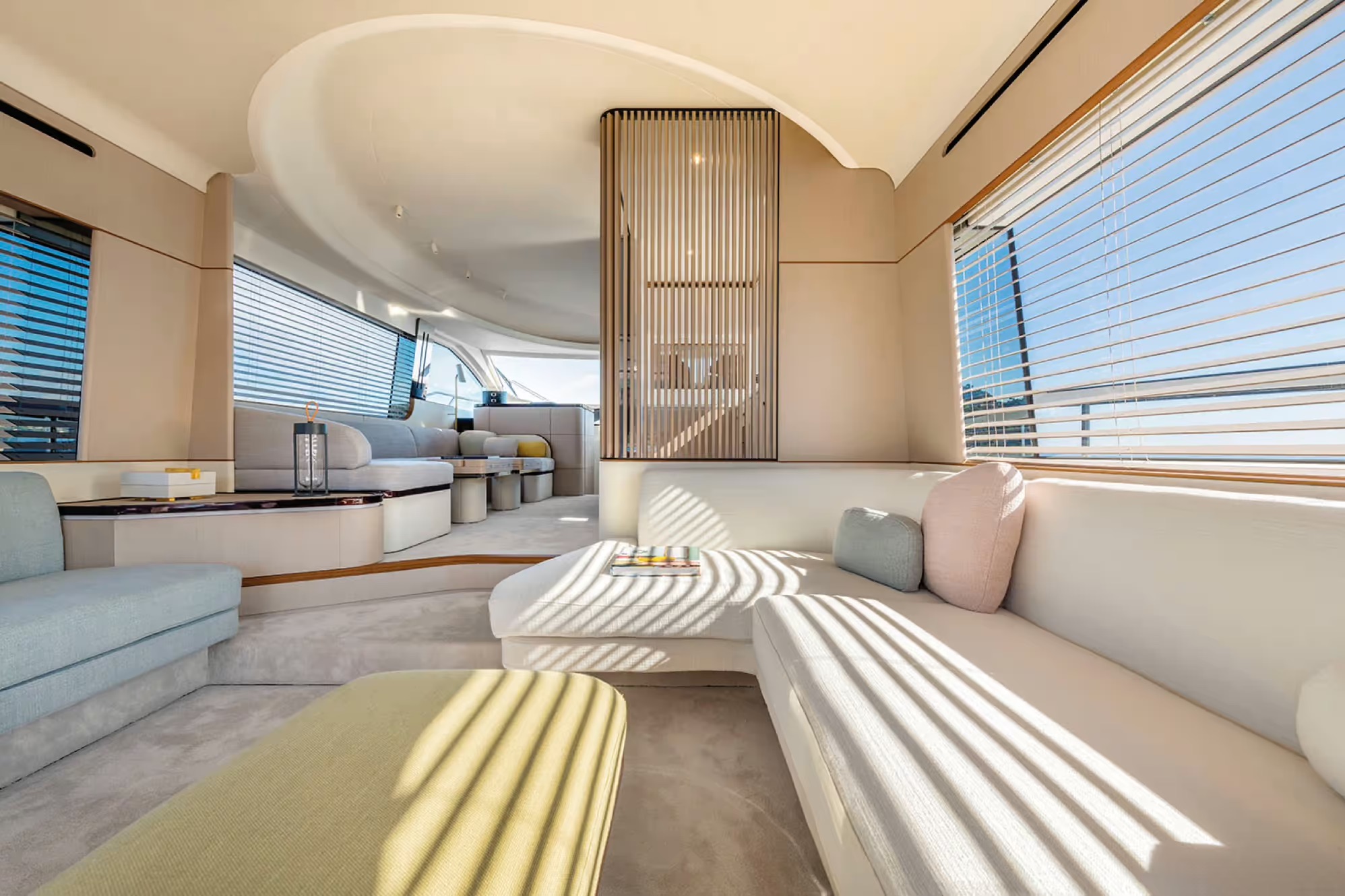 Azimut Fly 68, salon