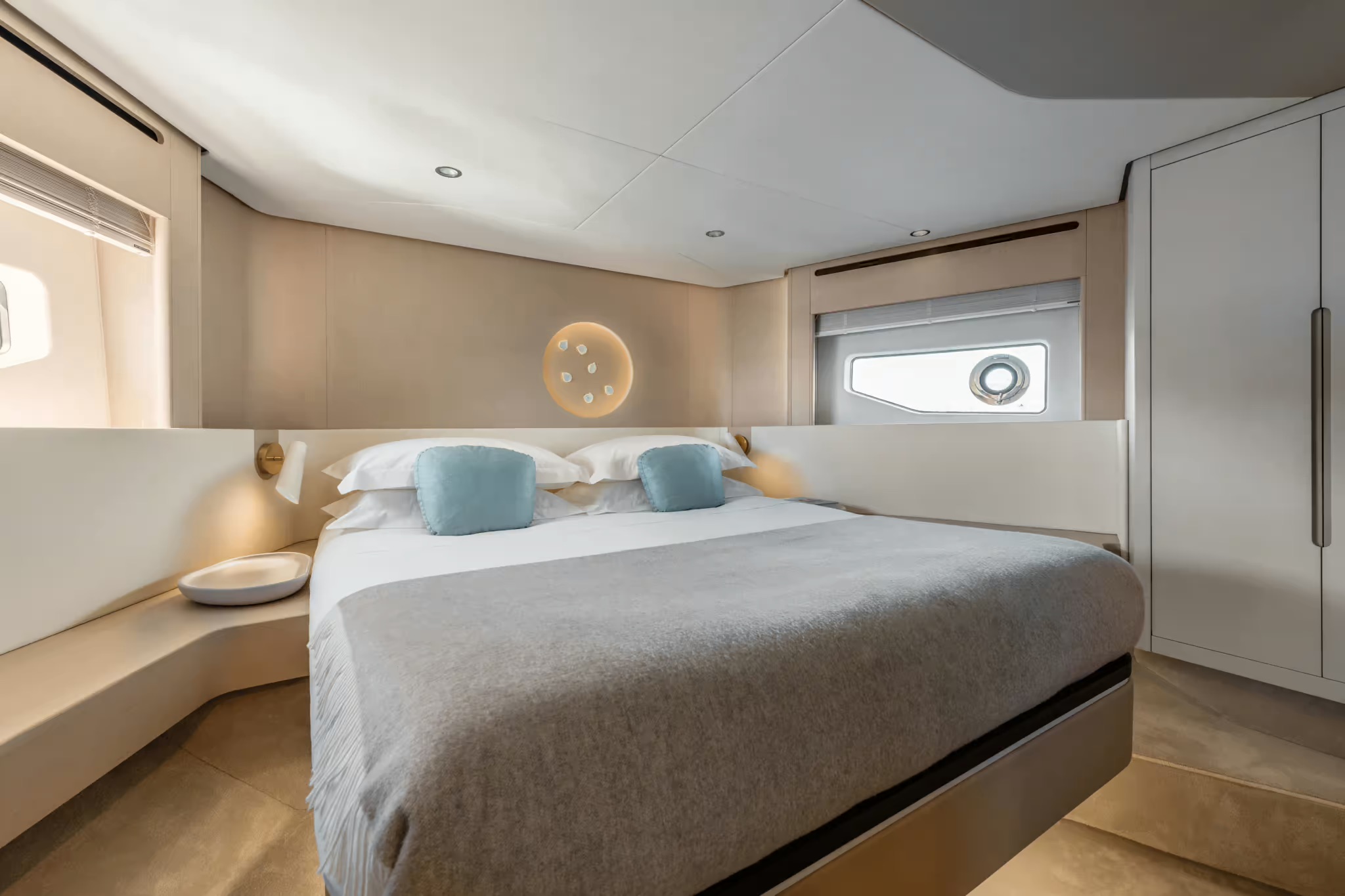 Azimut Fly 68, vip hut