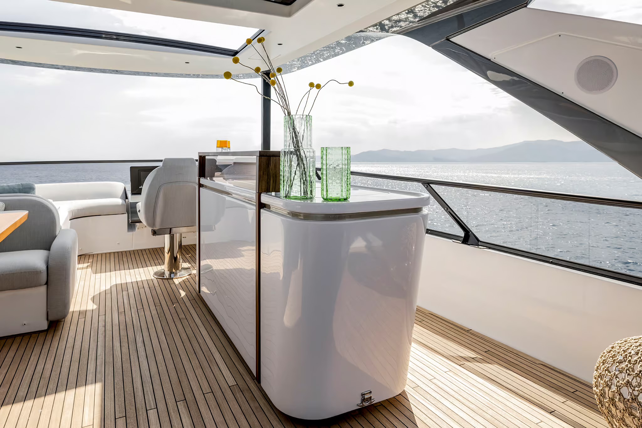 Azimut Fly 72, bar op dek