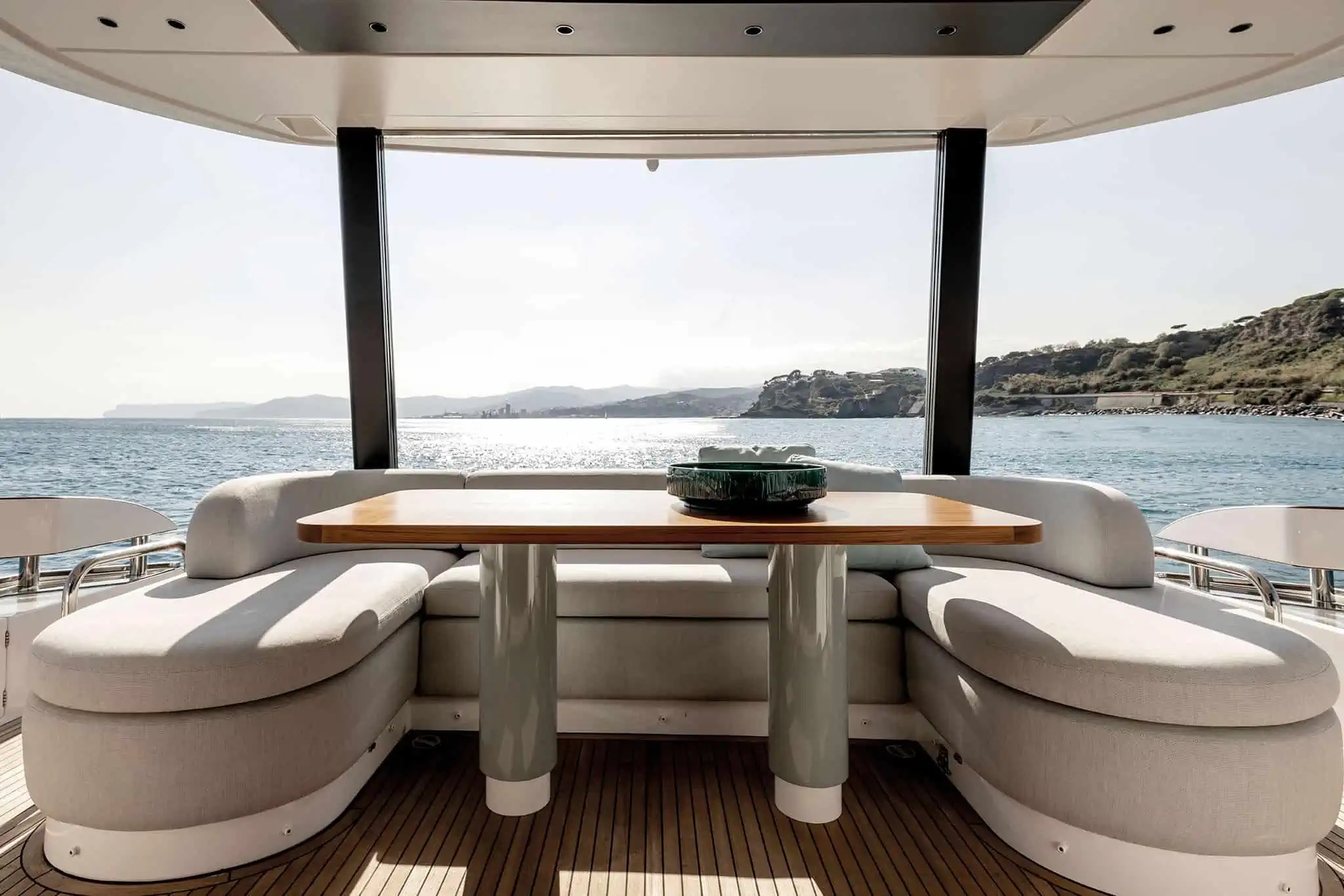 Azimut Fly 72, cockpit