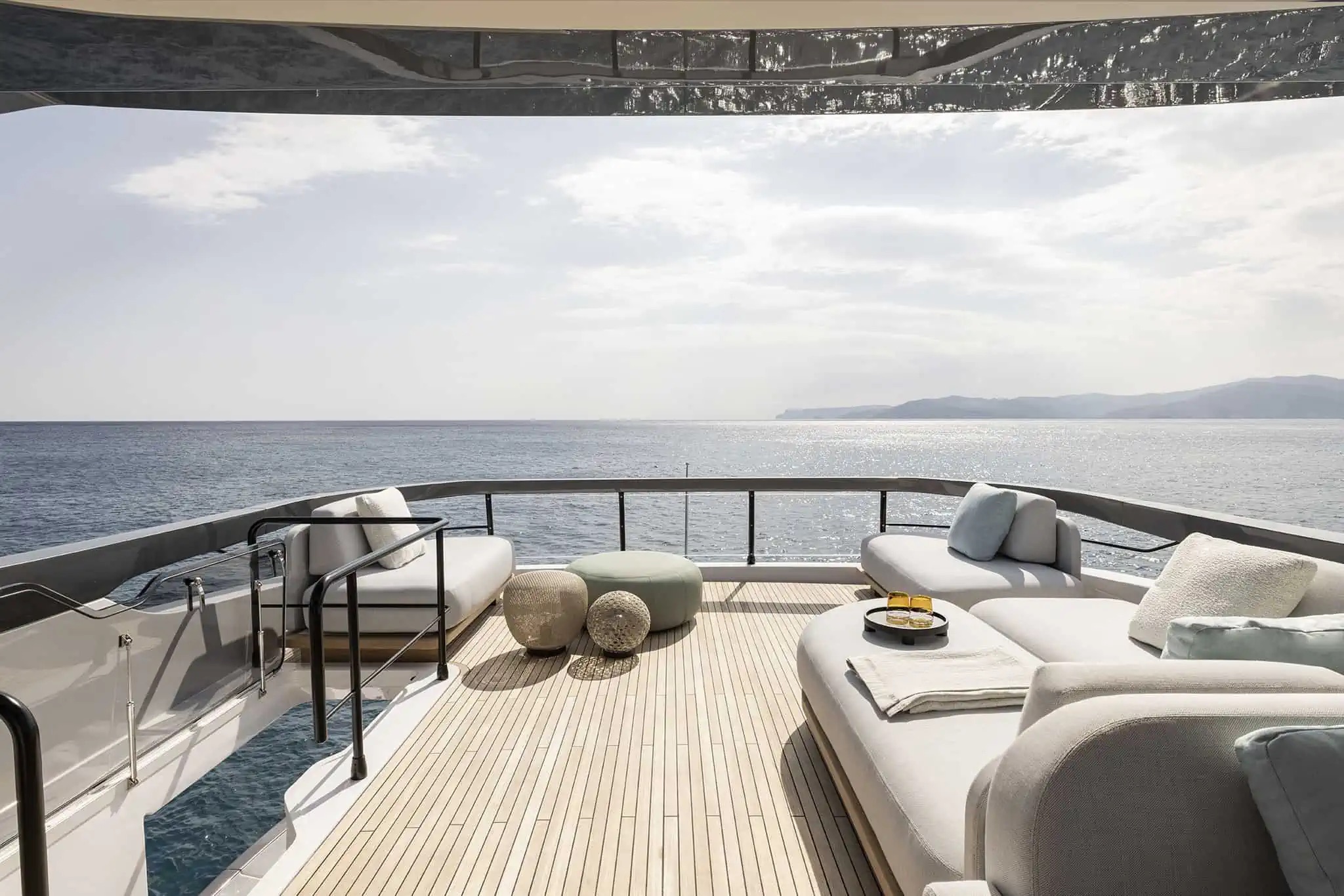 Azimut Fly 72, lounge op achterdek