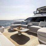 Azimut Fly 72, lounge op dek