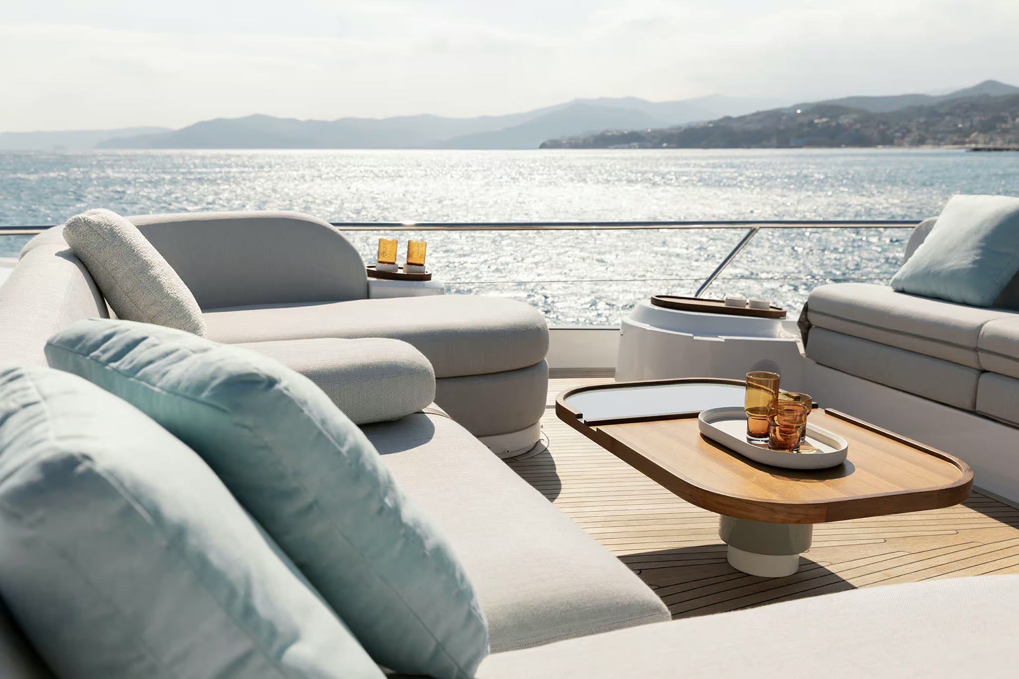 Azimut Fly 72, lounge op dek