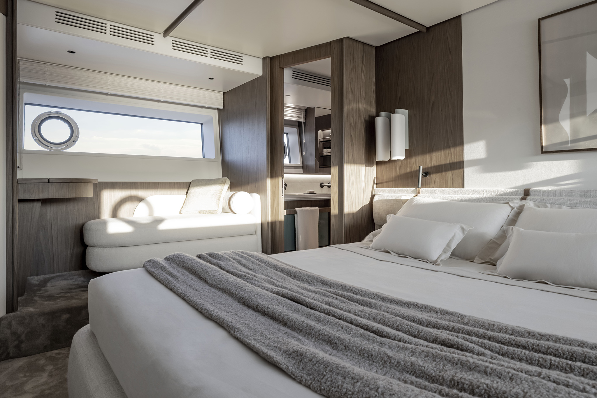 Azimut Fly 72, hut met bed