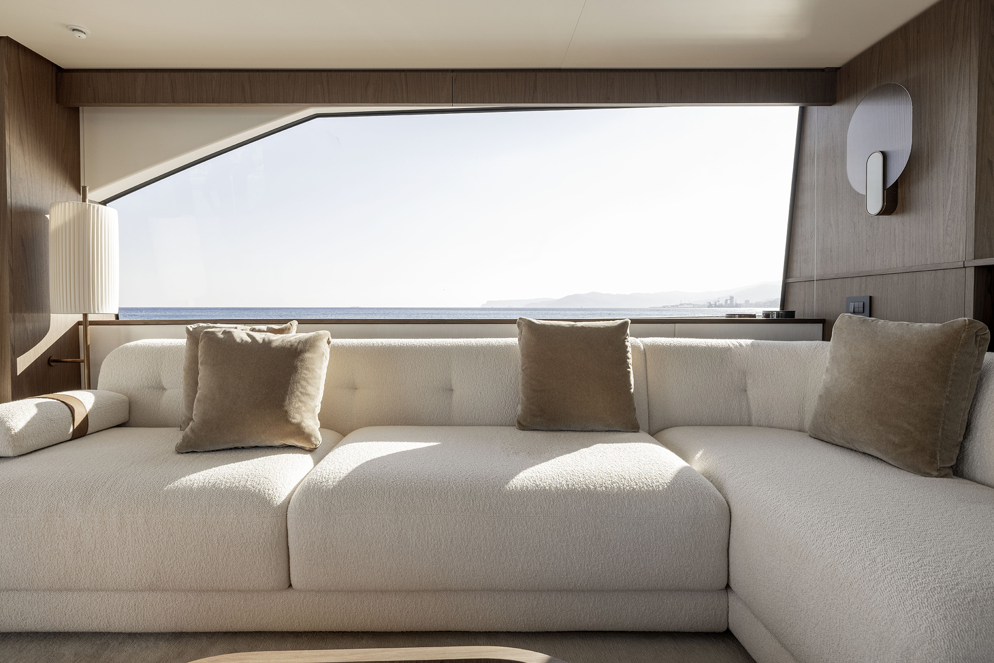 Azimut Fly 72, salon hoekbank