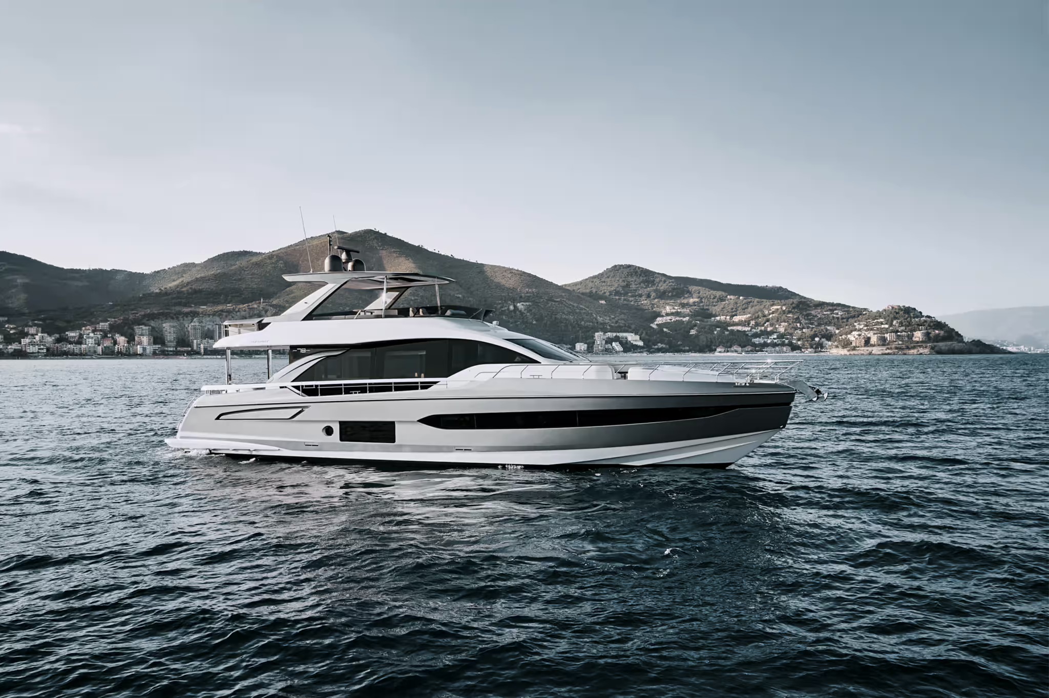 Azimut Fly 78, boot van buiten