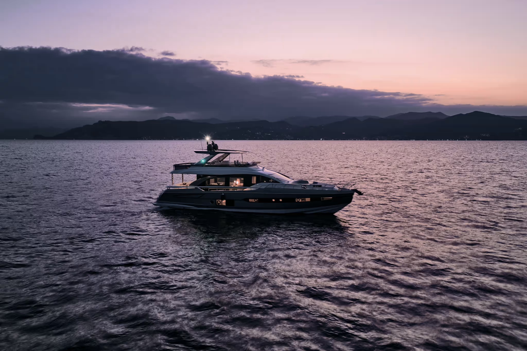 Azimut Fly 78, boot van buiten