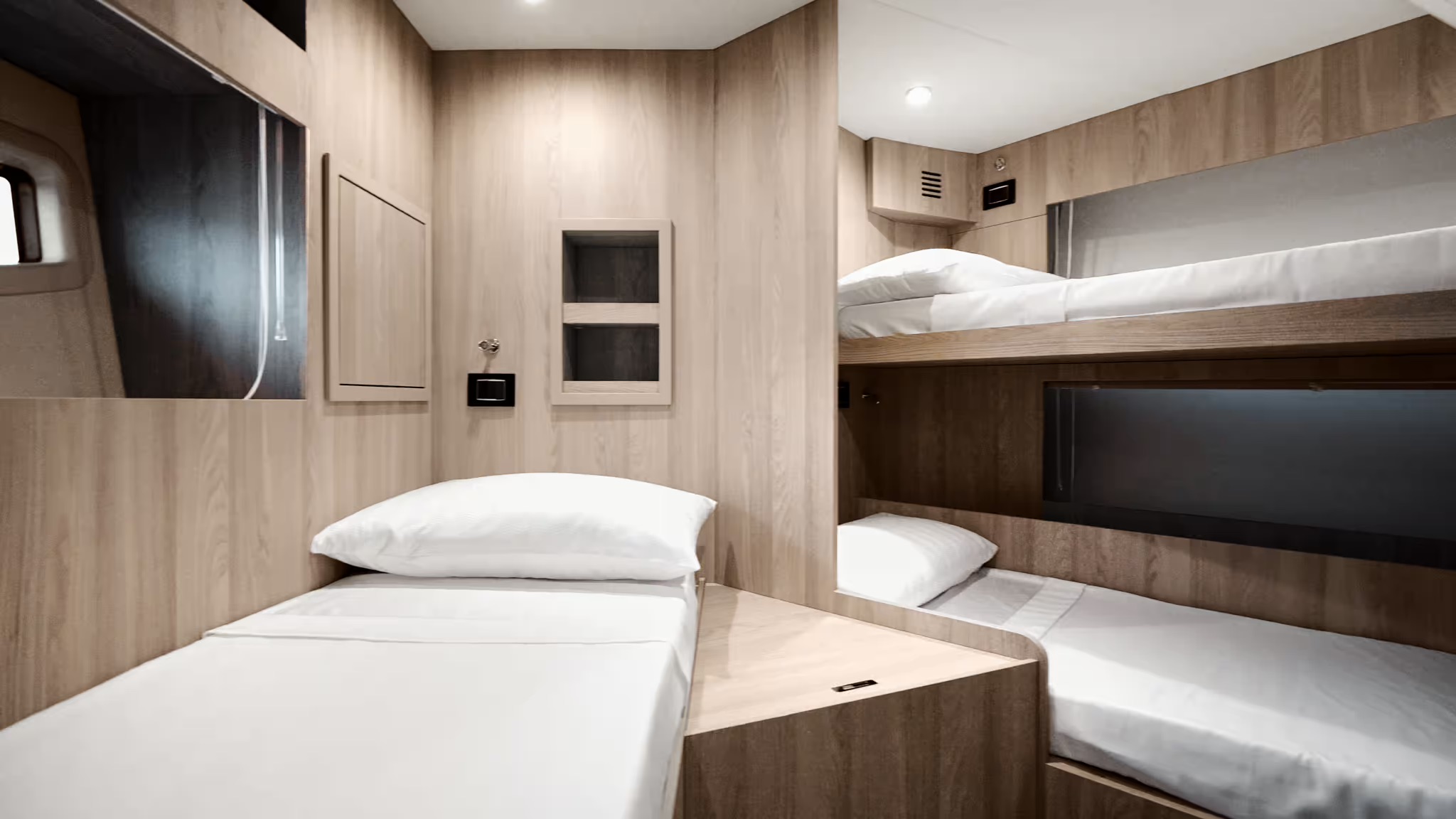 Azimut Fly 78, gastenhut