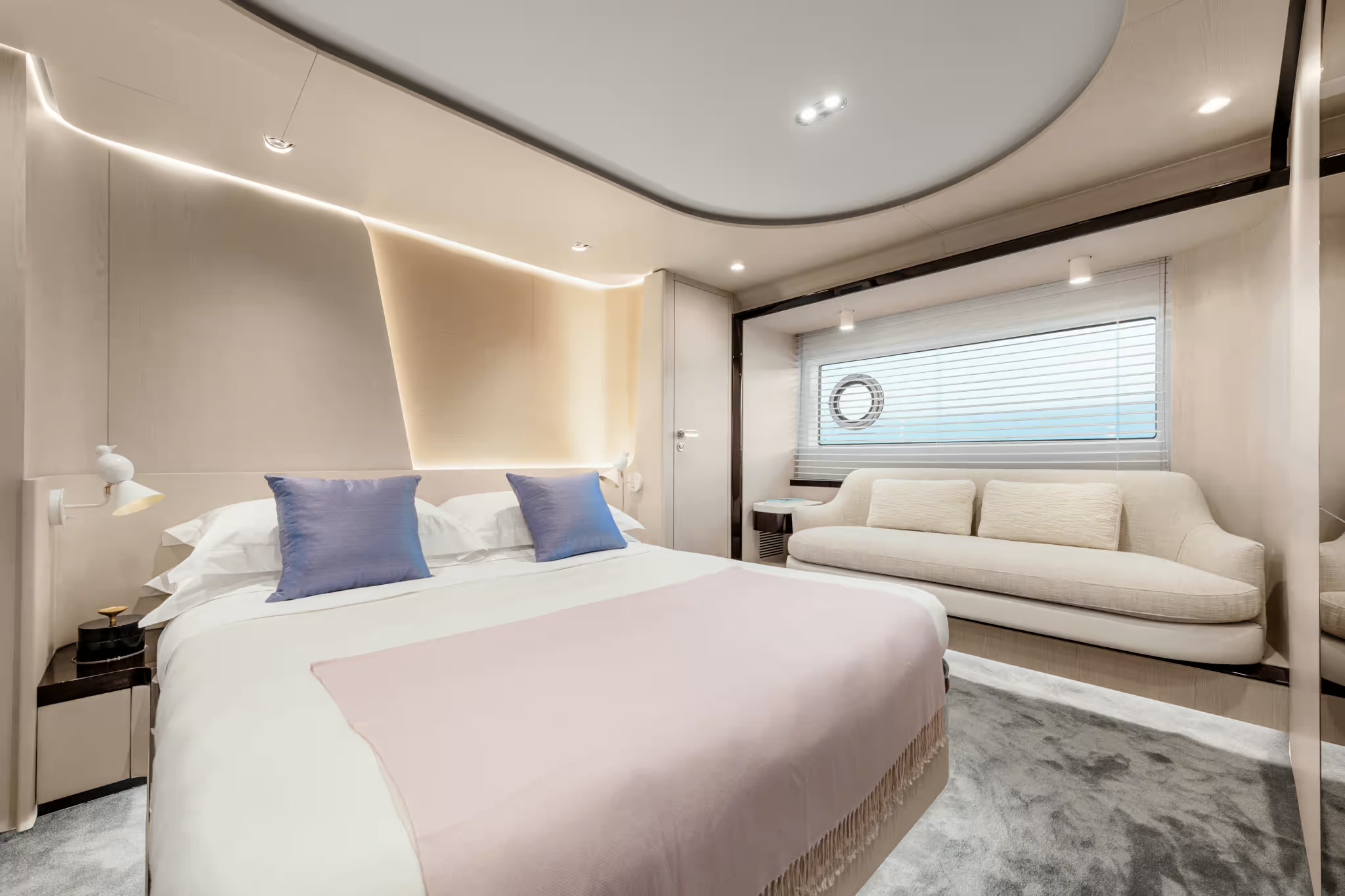 Azimut Fly 78, hoofdhut
