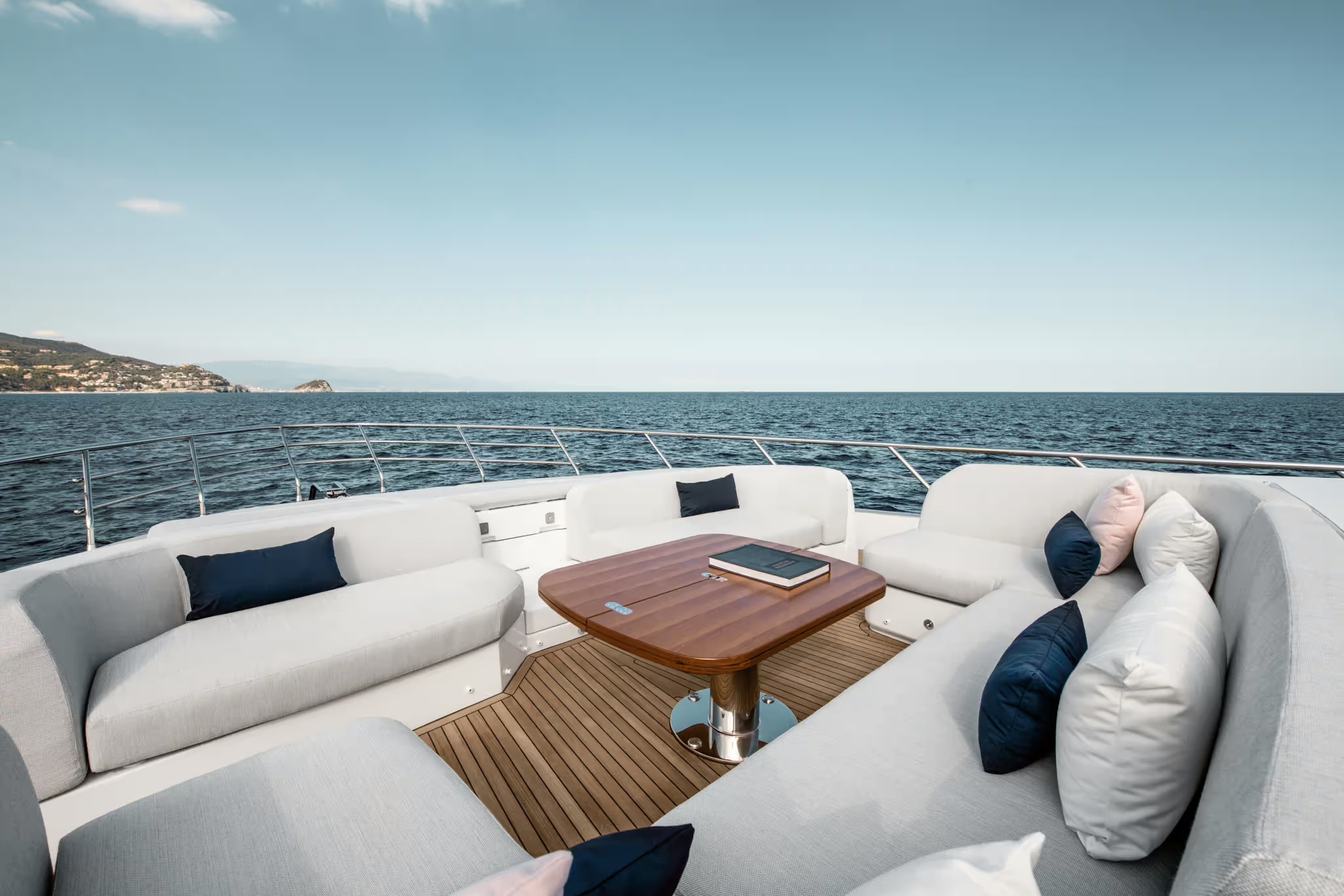 Azimut Fly 78, lounge
