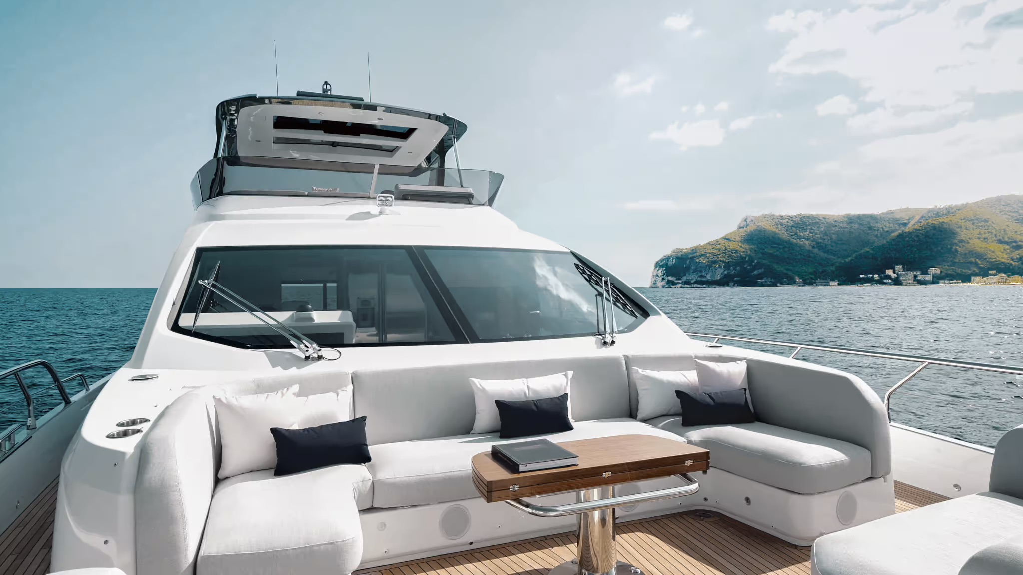 Azimut Fly 78, lounge