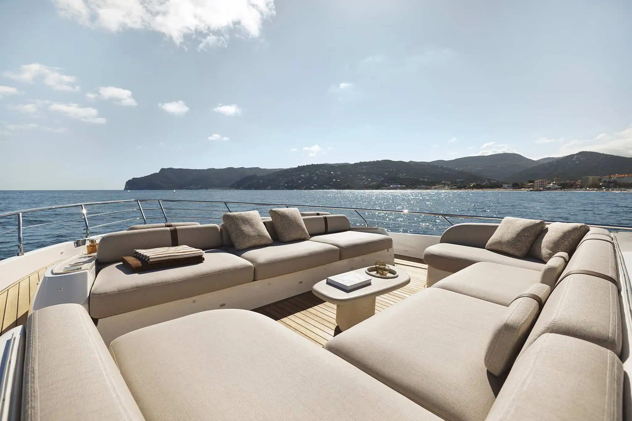 Azimut Fly 82, boot van buiten