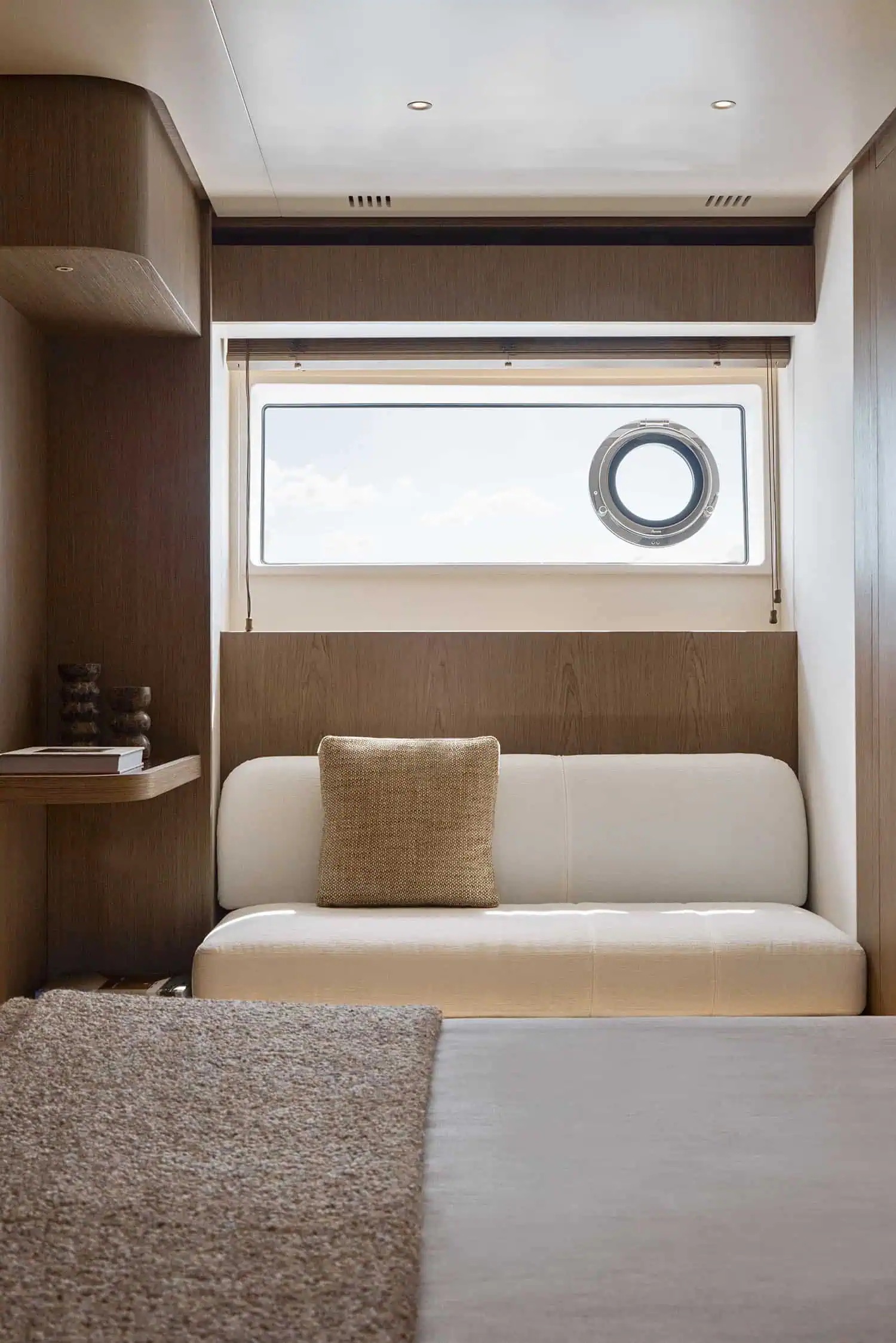 Azimut Fly 82, hoofdhut