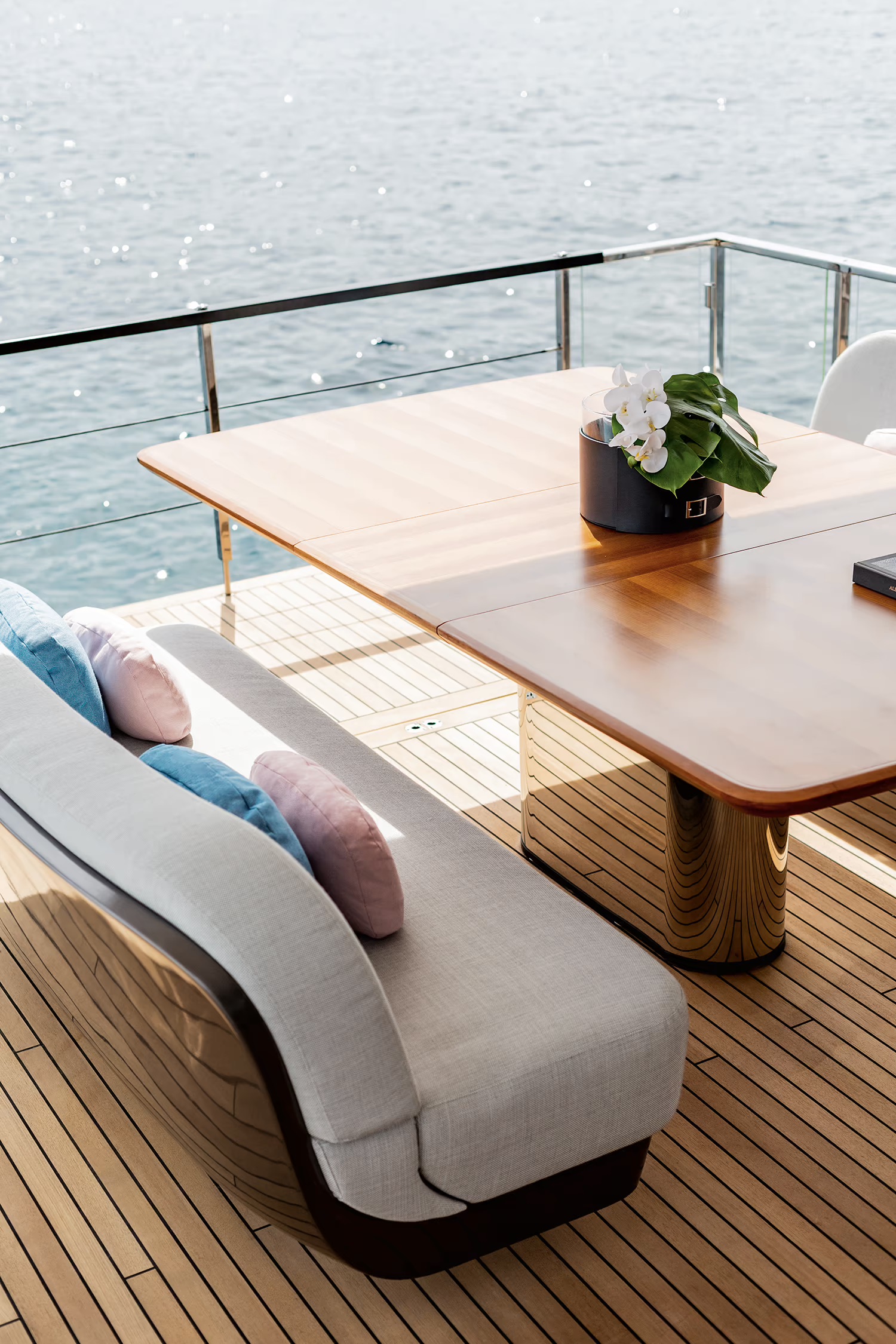 Azimut Grande 26M, cockpit