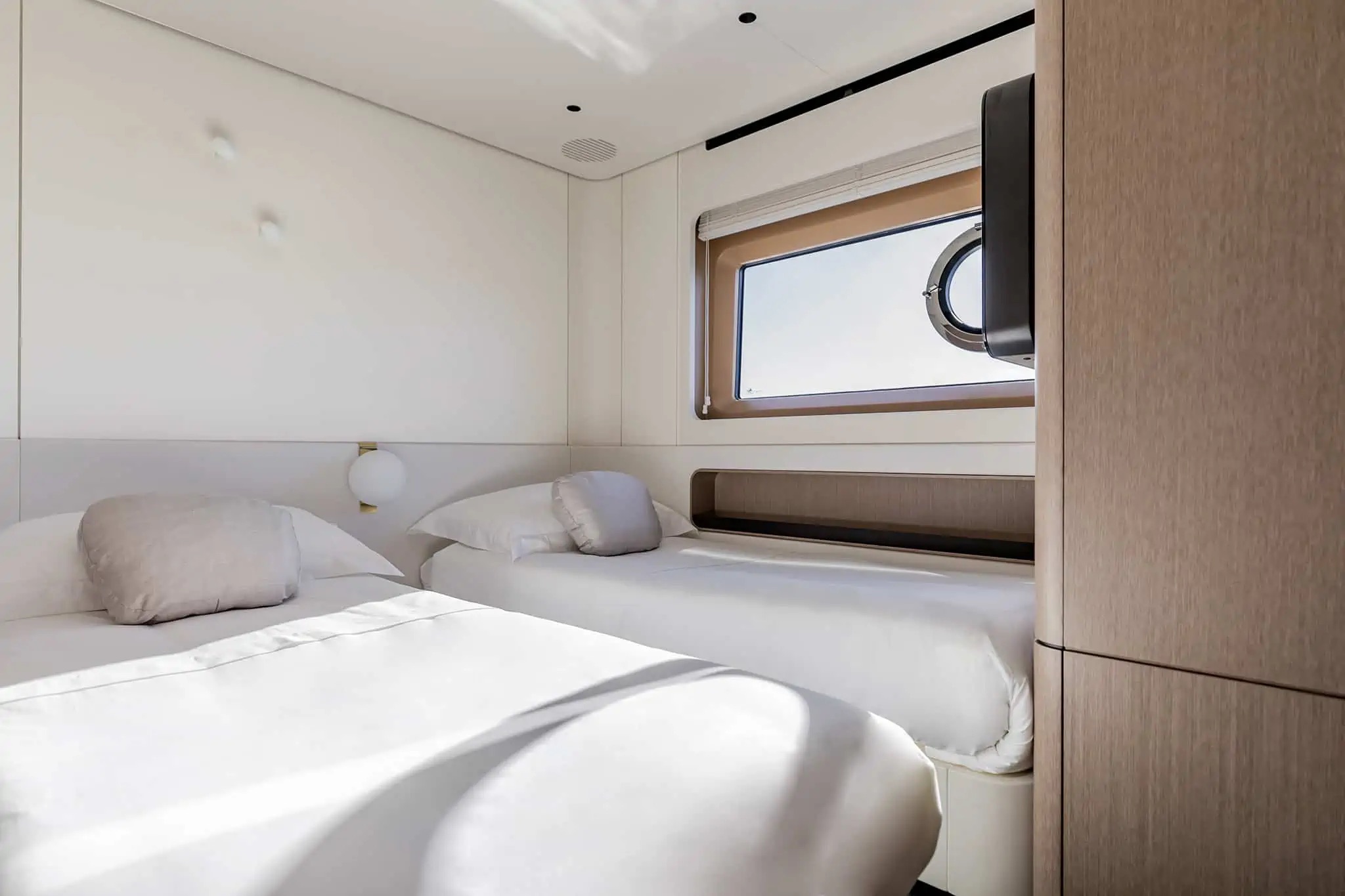 Azimut Grande 26M, gastenhut