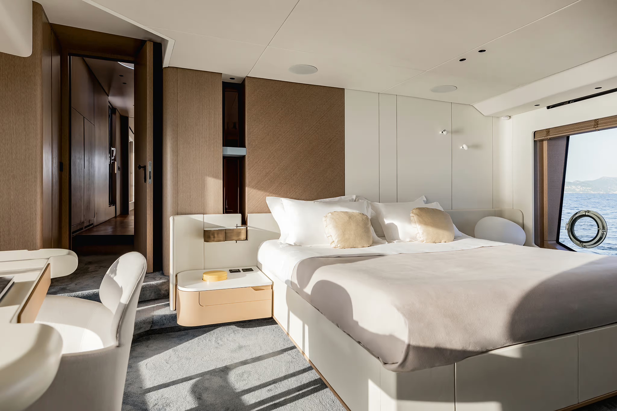 Azimut Grande 26M, hoofdhut