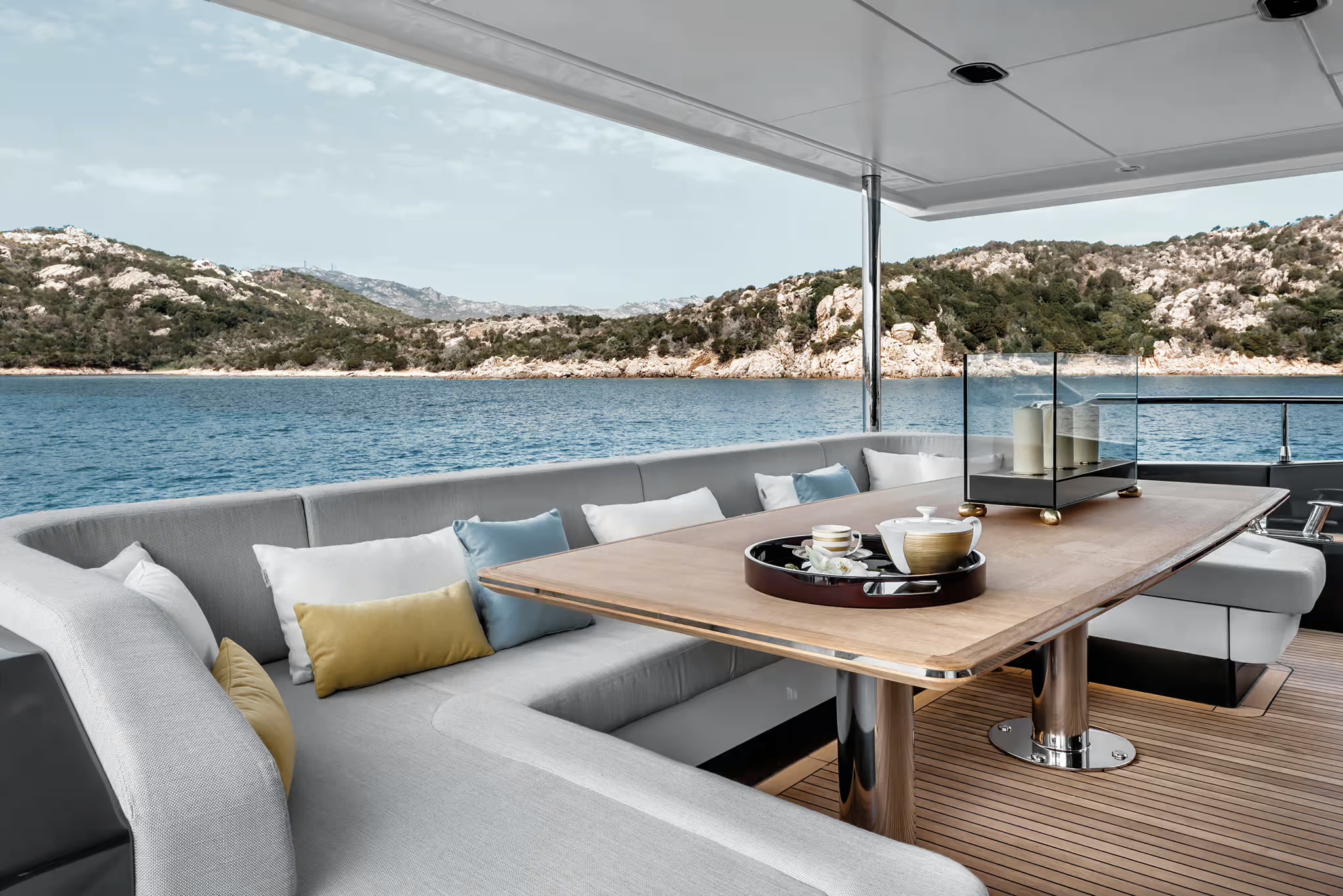 Azimut Grande 27M, cockpit