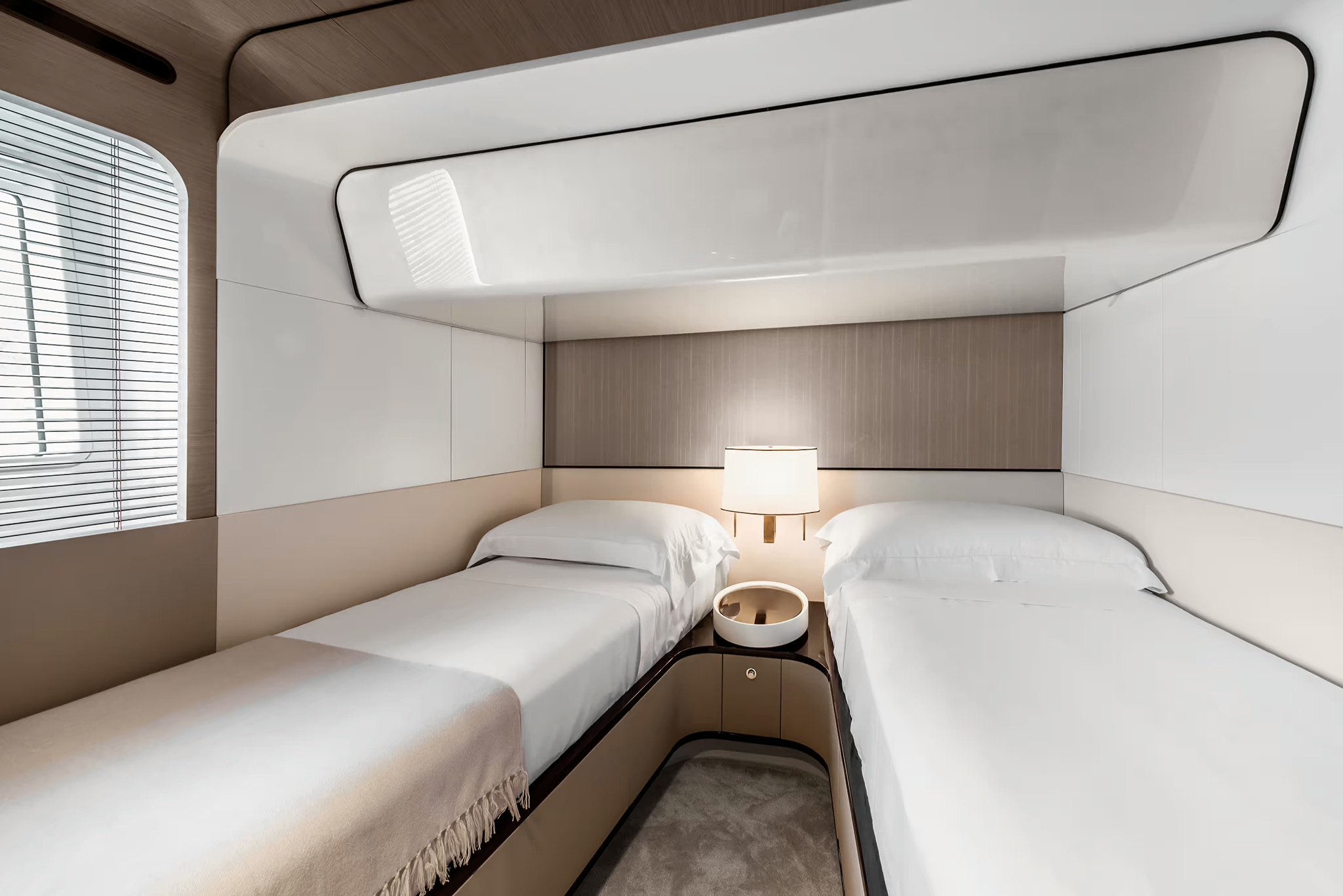 Azimut Grande 27M, gastenhut