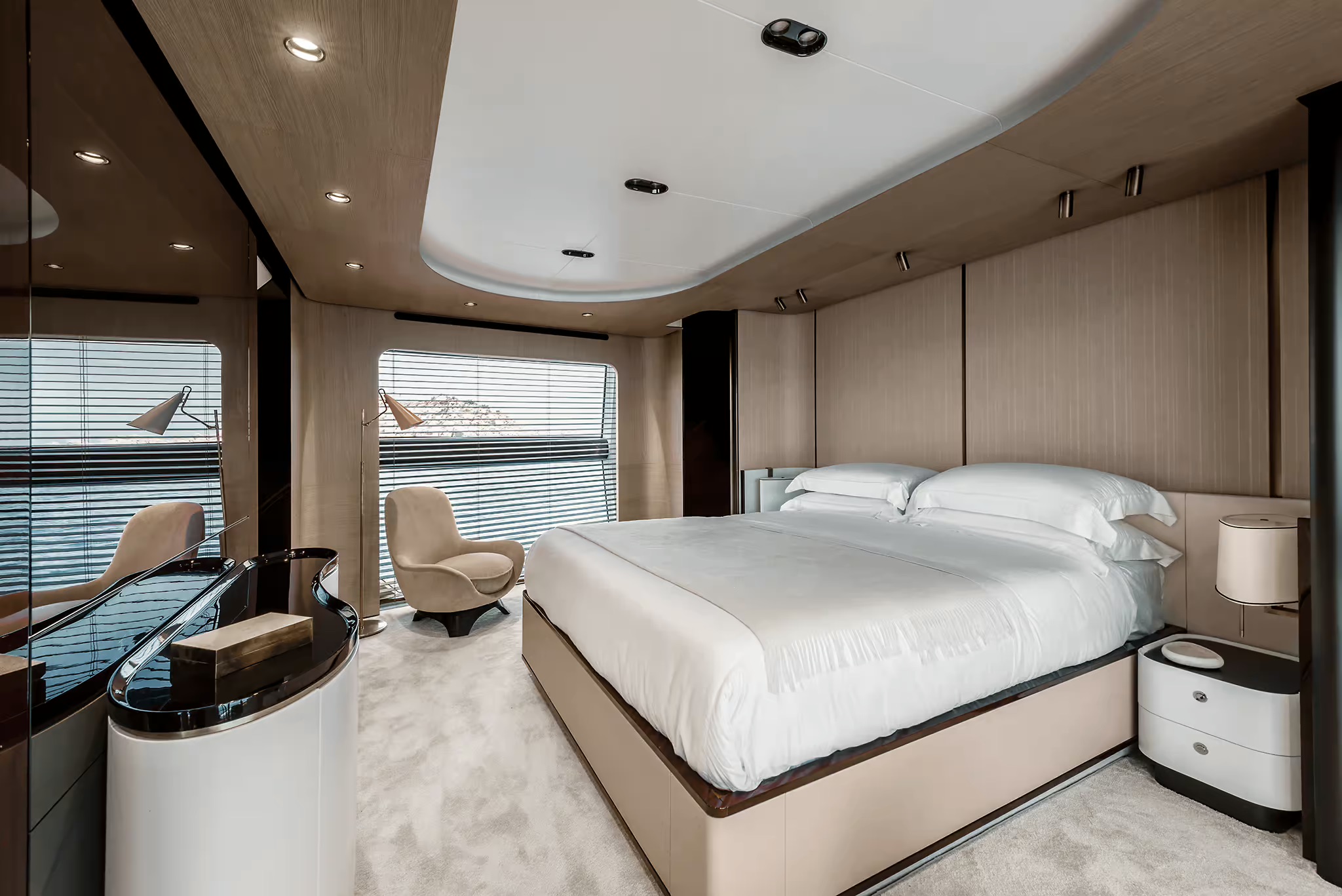 Azimut Grande 27M, hoofdhut