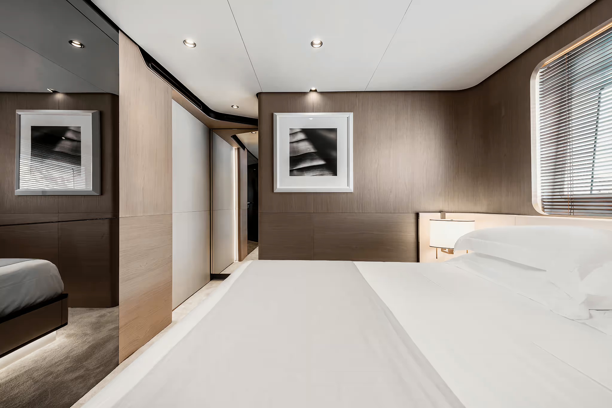Azimut Grande 27M, vip hut