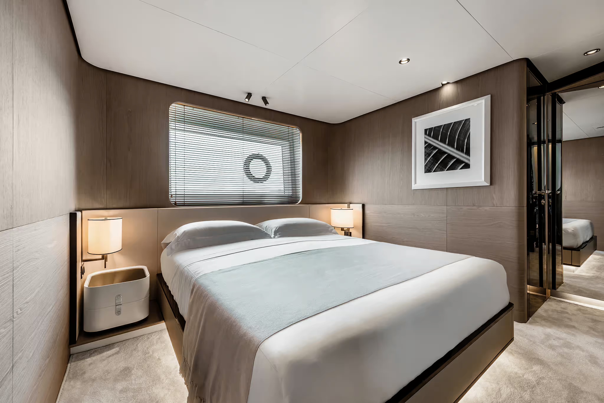 Azimut Grande 27M, vip hut