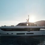 Azimut Grande 30M, boot van buiten