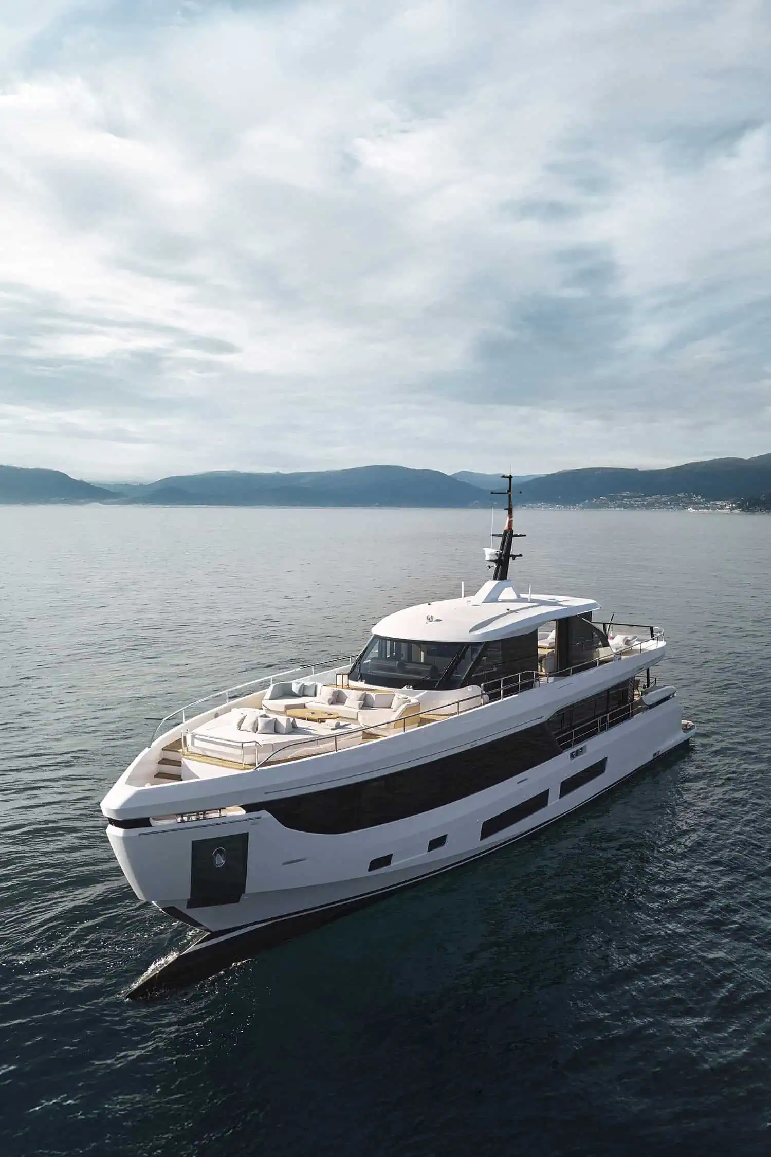 Azimut Grande 30M, boot van buiten