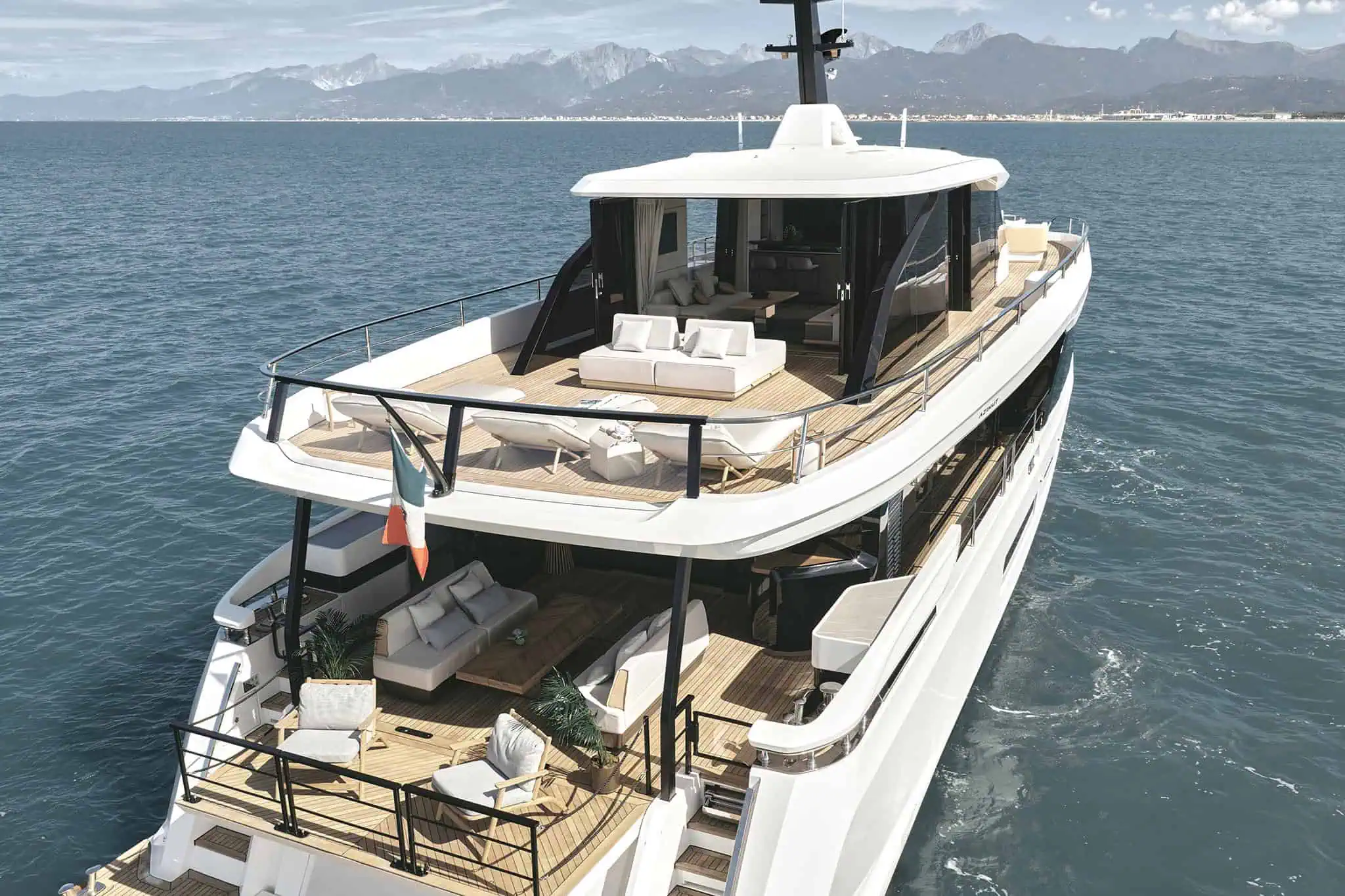 Azimut Grande 30M, boot van buiten